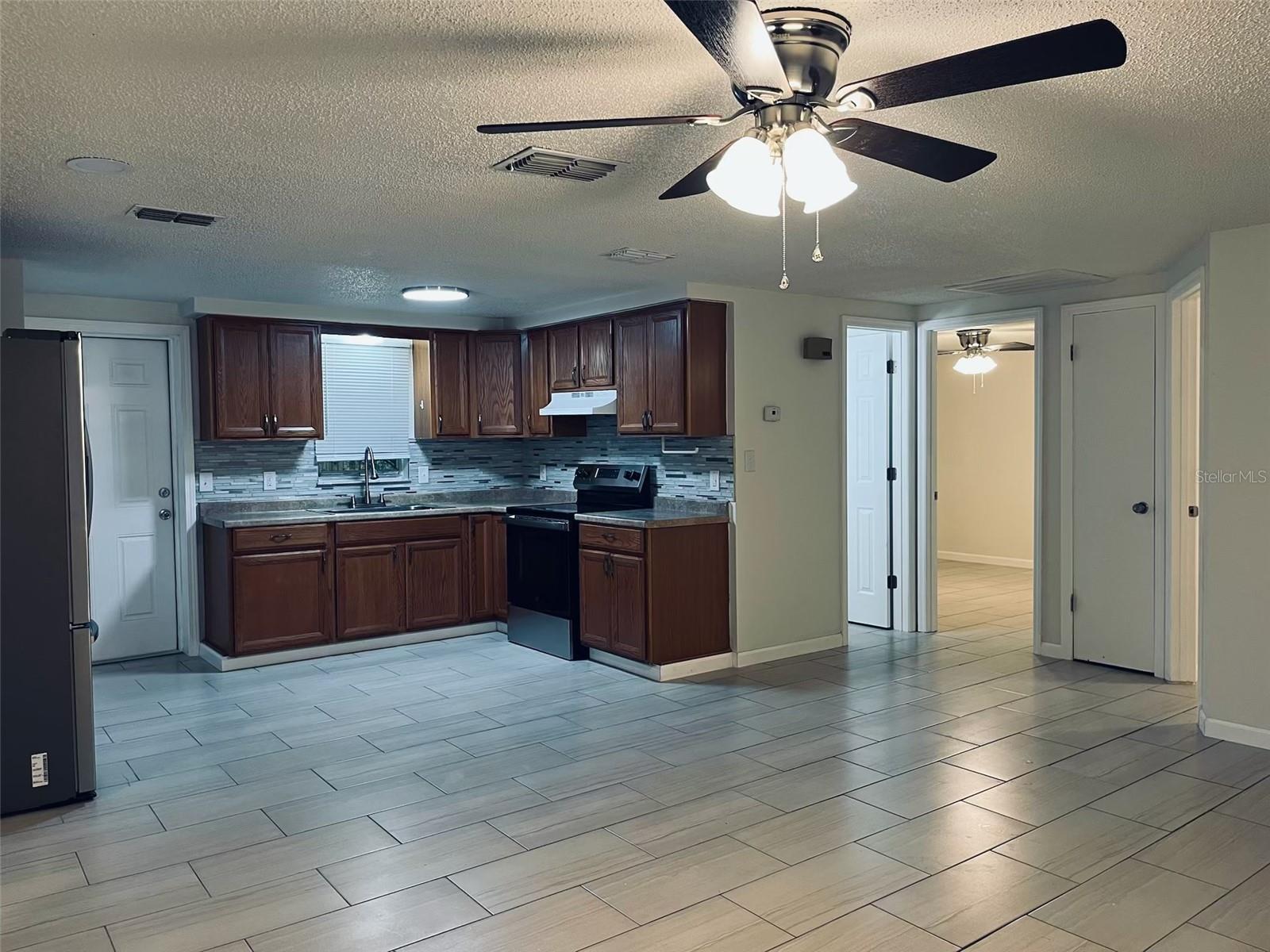 ZEPHYR HEIGHTS 1ST ADD - Residential Lease