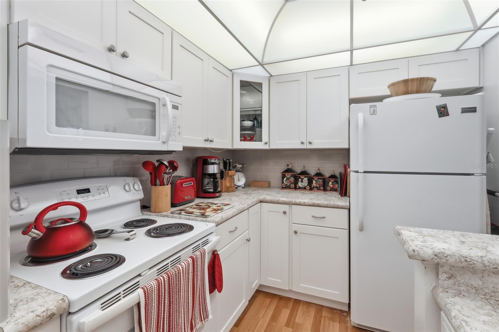 LAKESIDE CONDO APTS - Residential