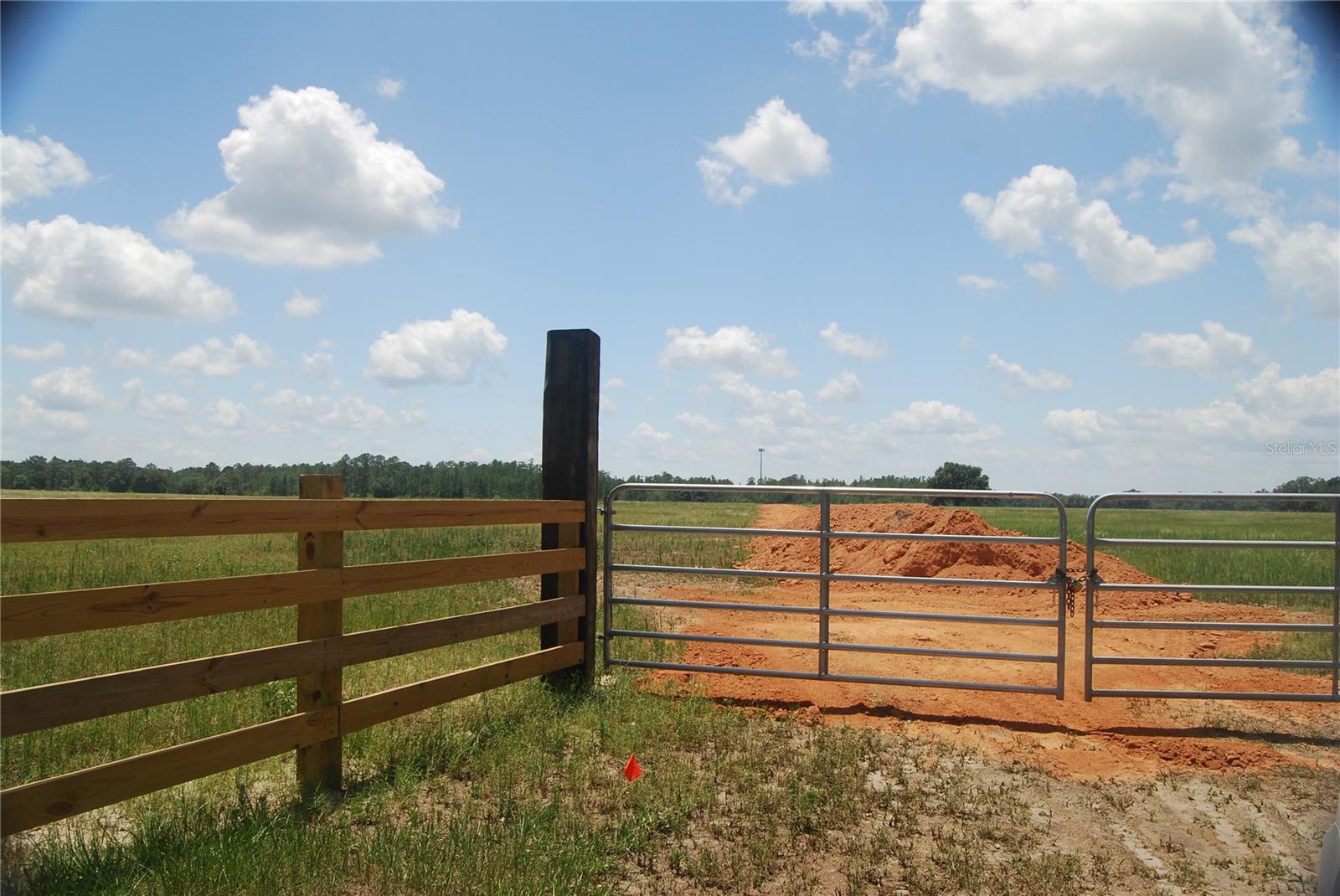 GROVELAND FARMS 20-23-25 - Land