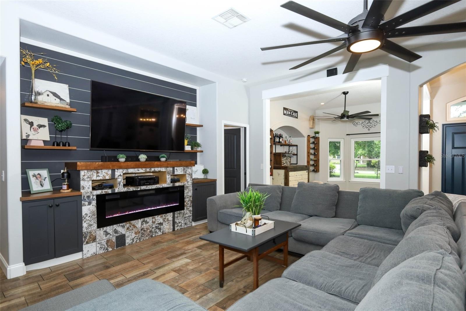 PICKETT DOWNS UNIT 4 - Residential