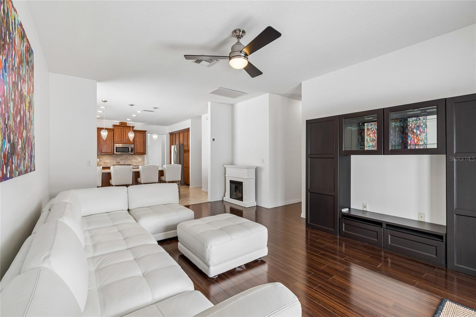 COLONY LAKES - Residential