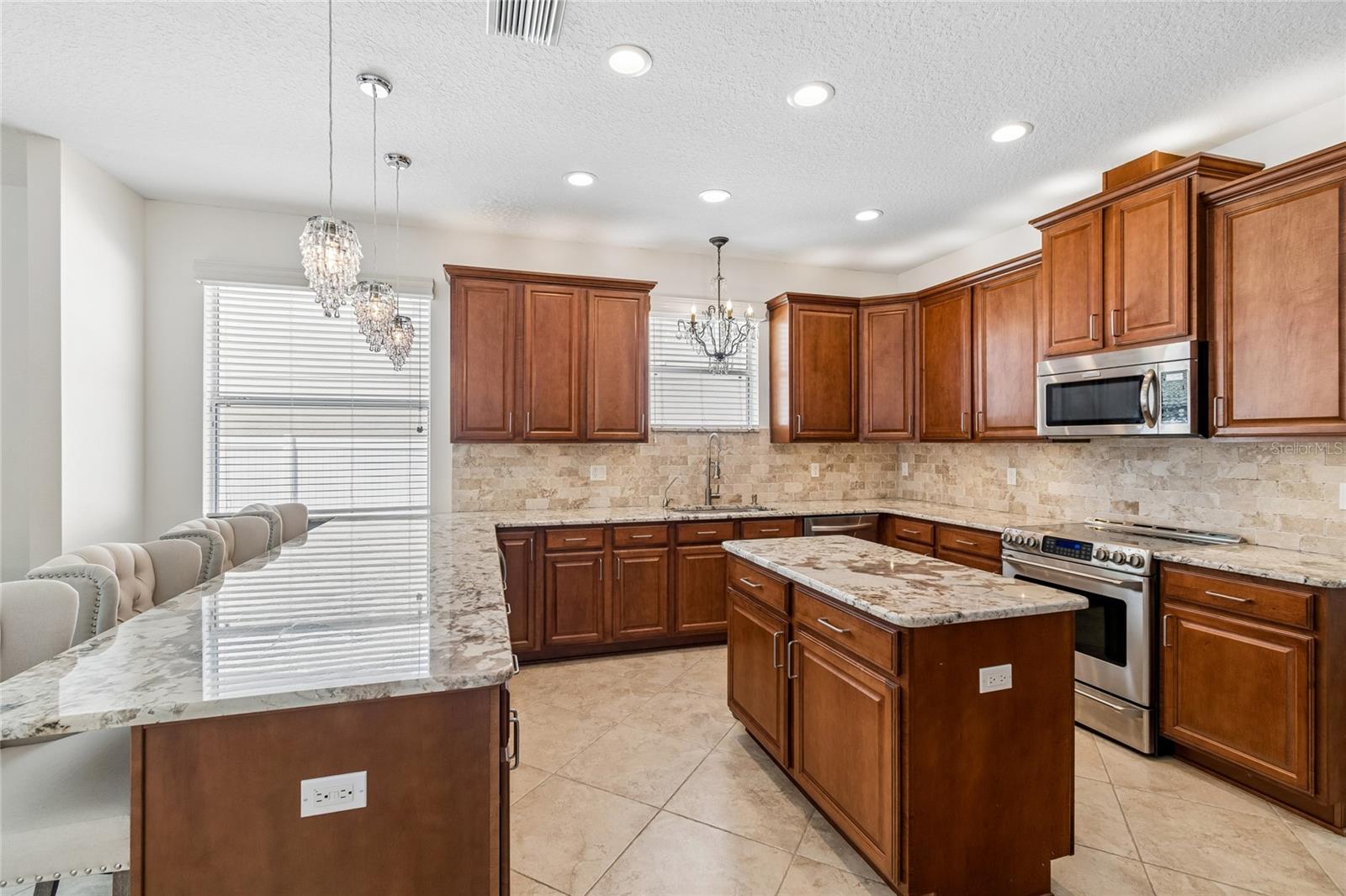 COLONY LAKES - Residential