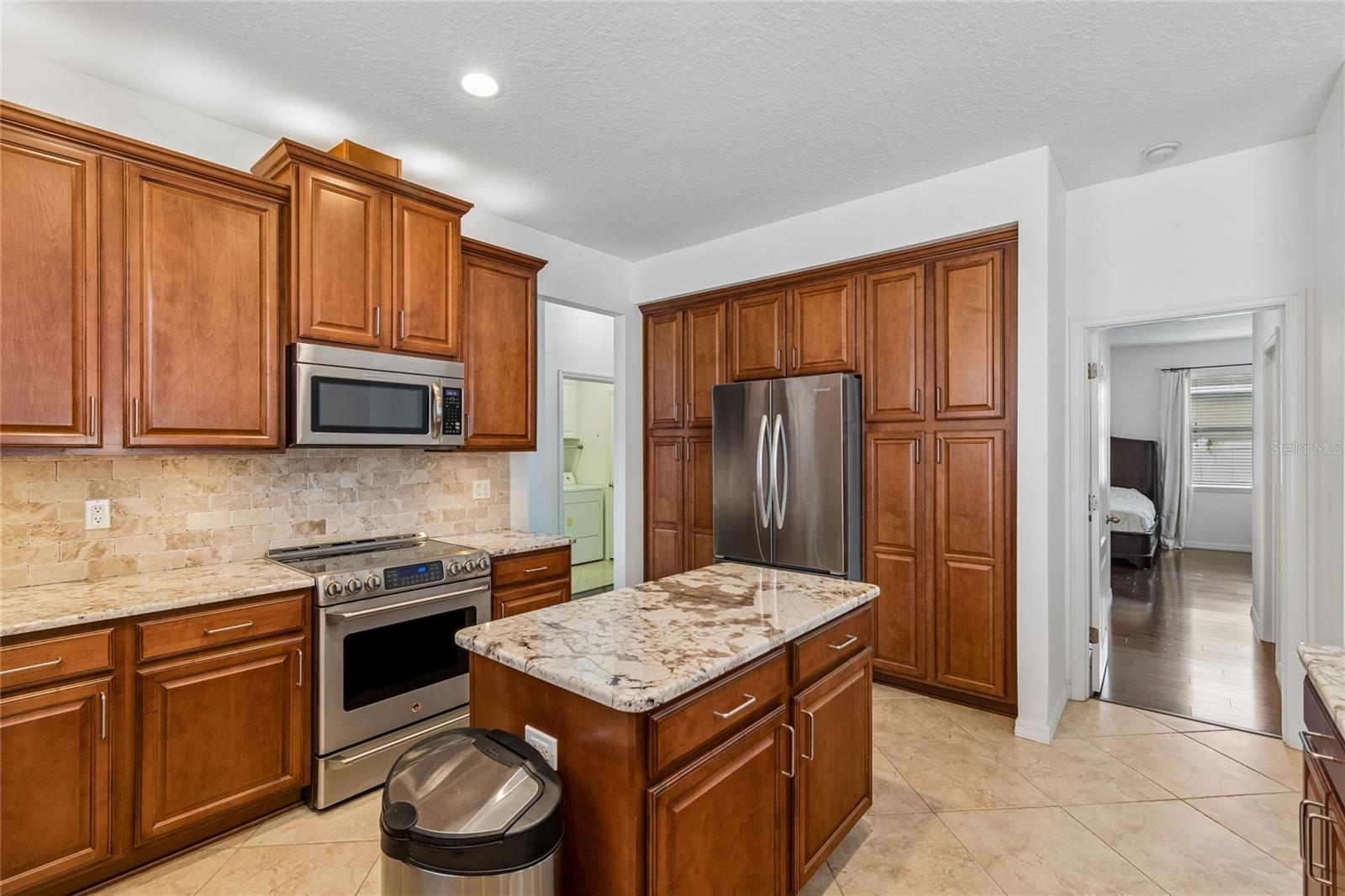 COLONY LAKES - Residential