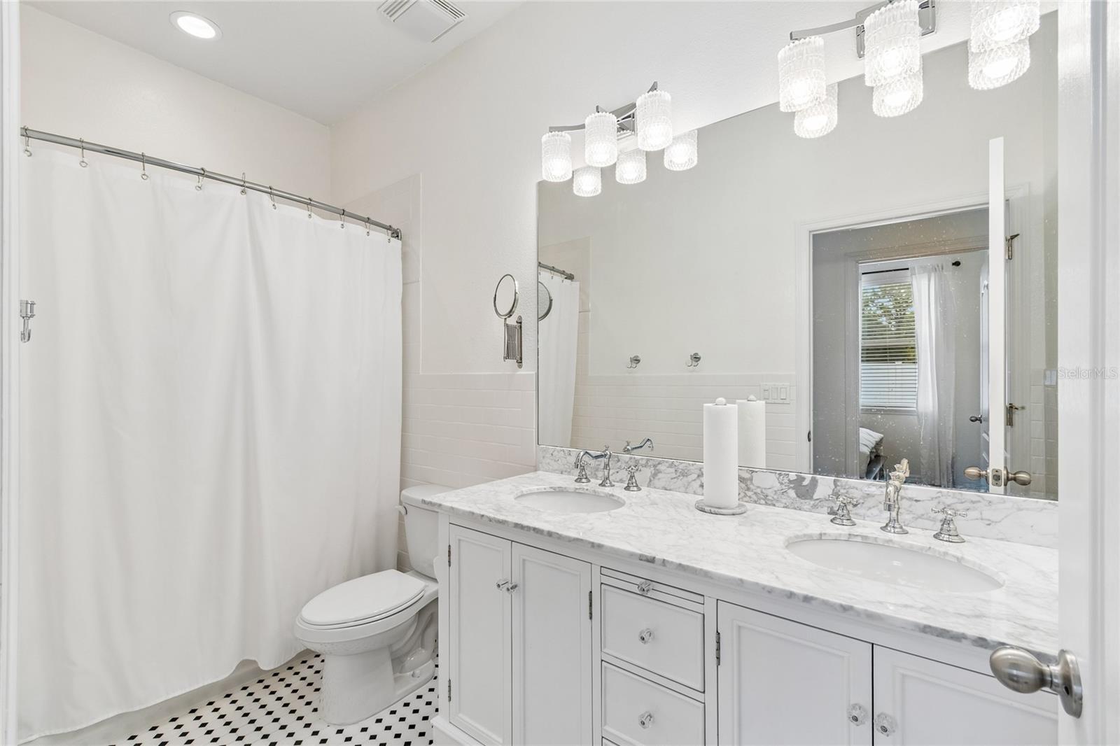 COLONY LAKES - Residential