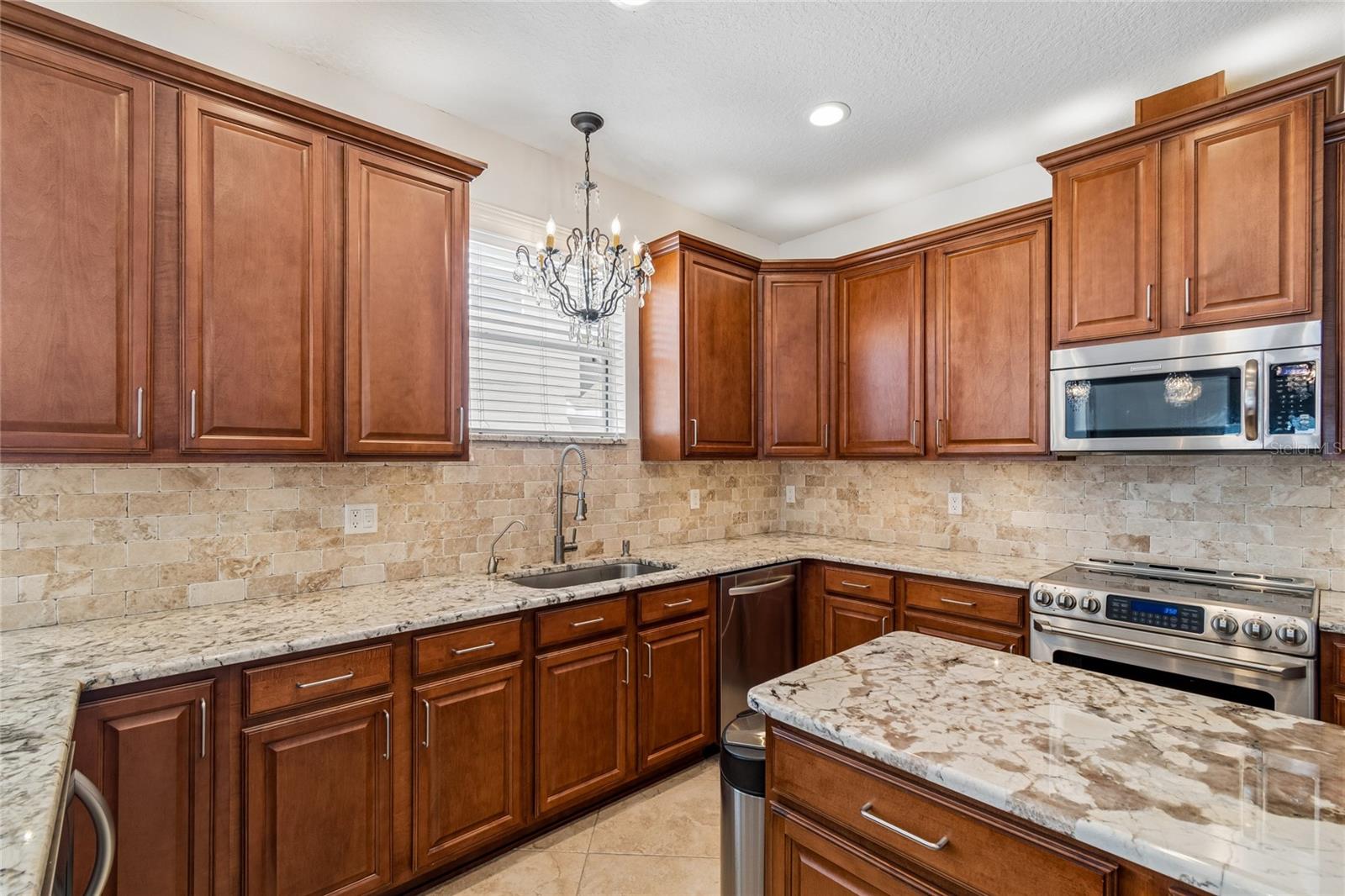 COLONY LAKES - Residential