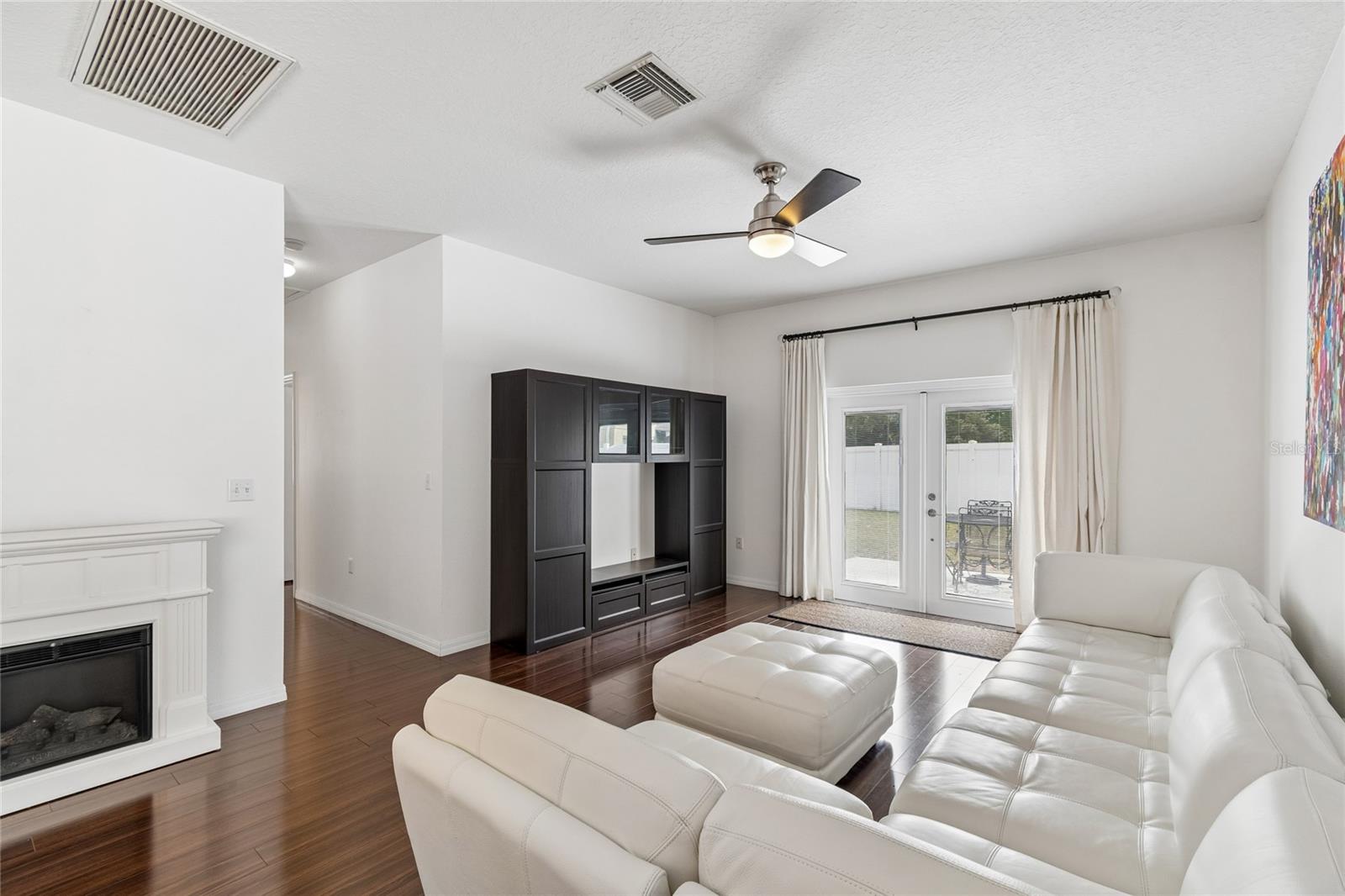 COLONY LAKES - Residential