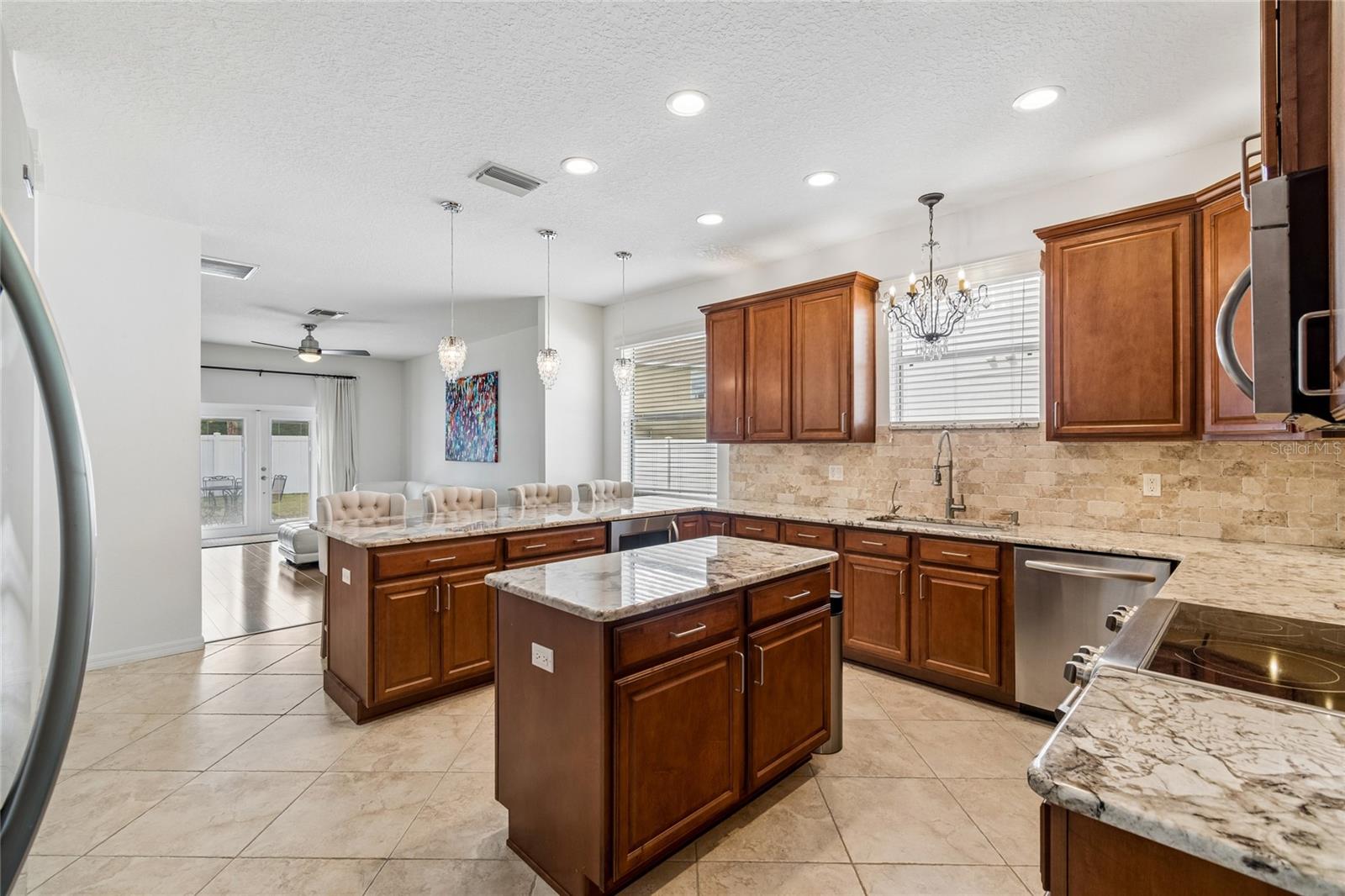 COLONY LAKES - Residential
