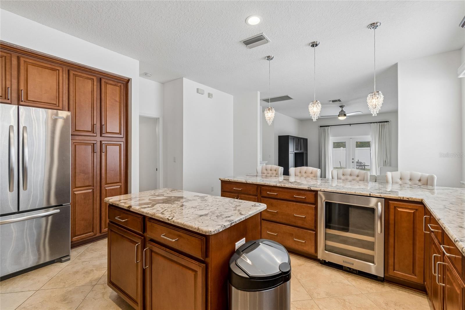 COLONY LAKES - Residential