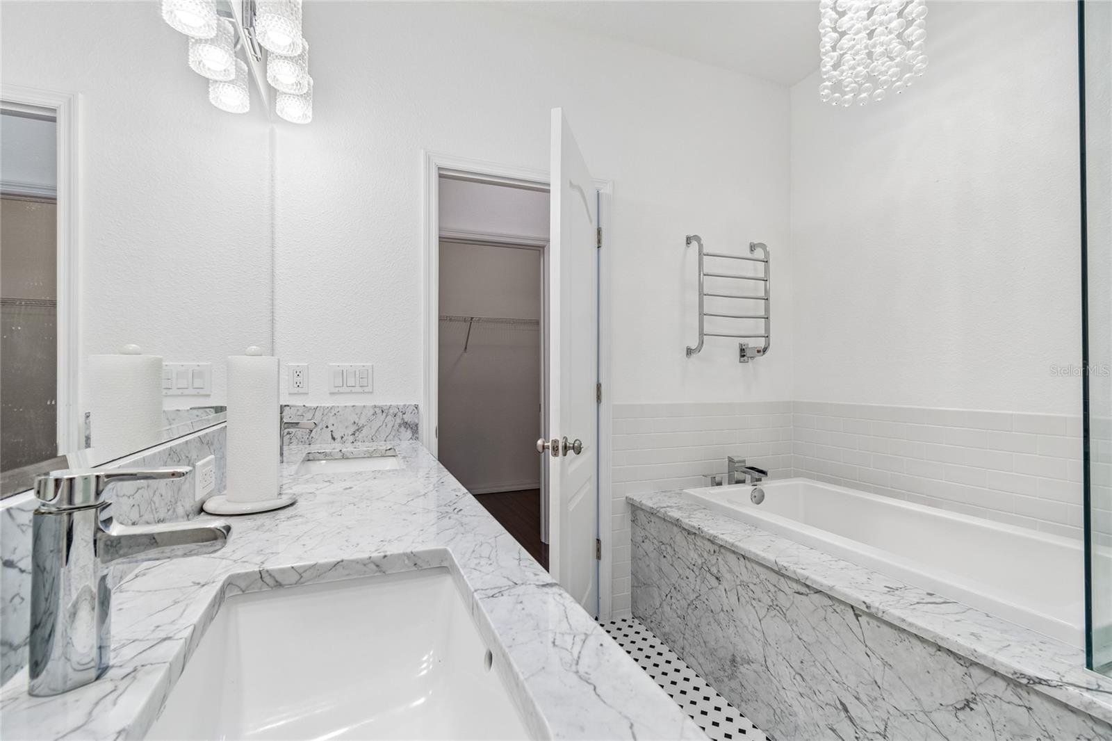 COLONY LAKES - Residential
