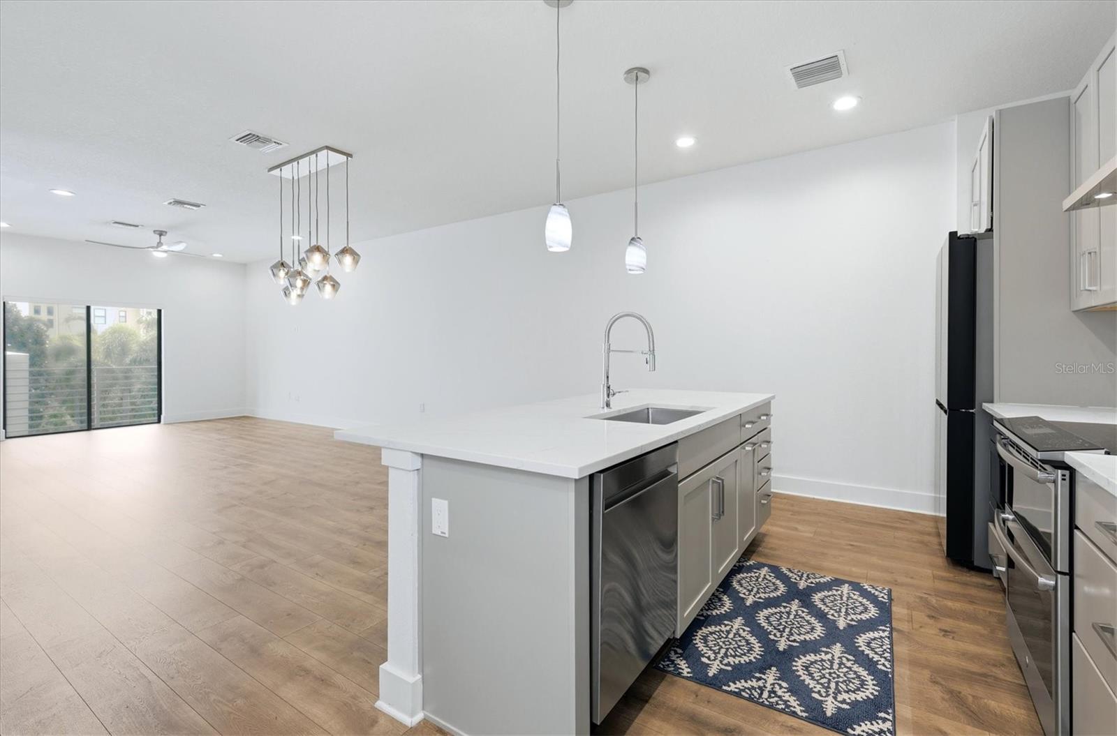UPTOWN KENWOOD - Residential