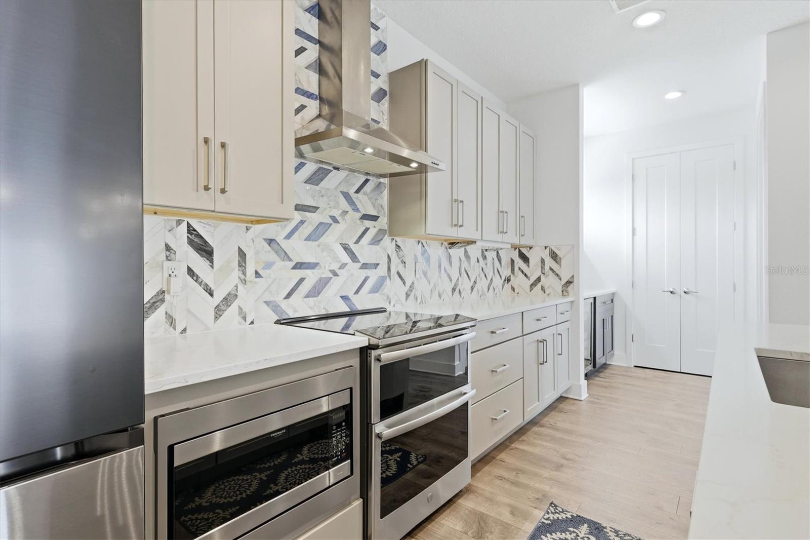 UPTOWN KENWOOD - Residential