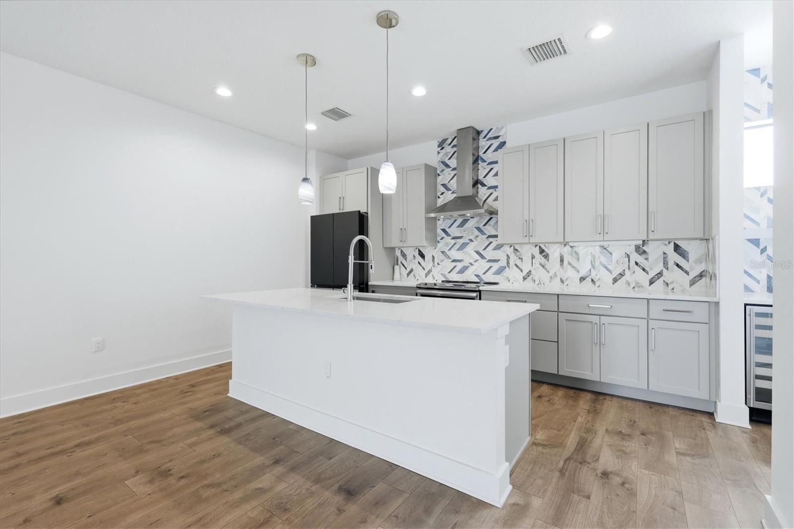 UPTOWN KENWOOD - Residential