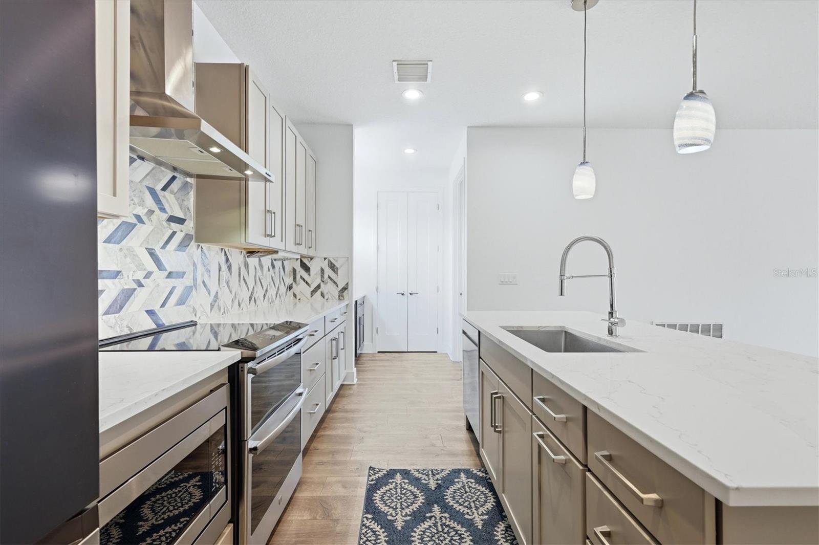UPTOWN KENWOOD - Residential