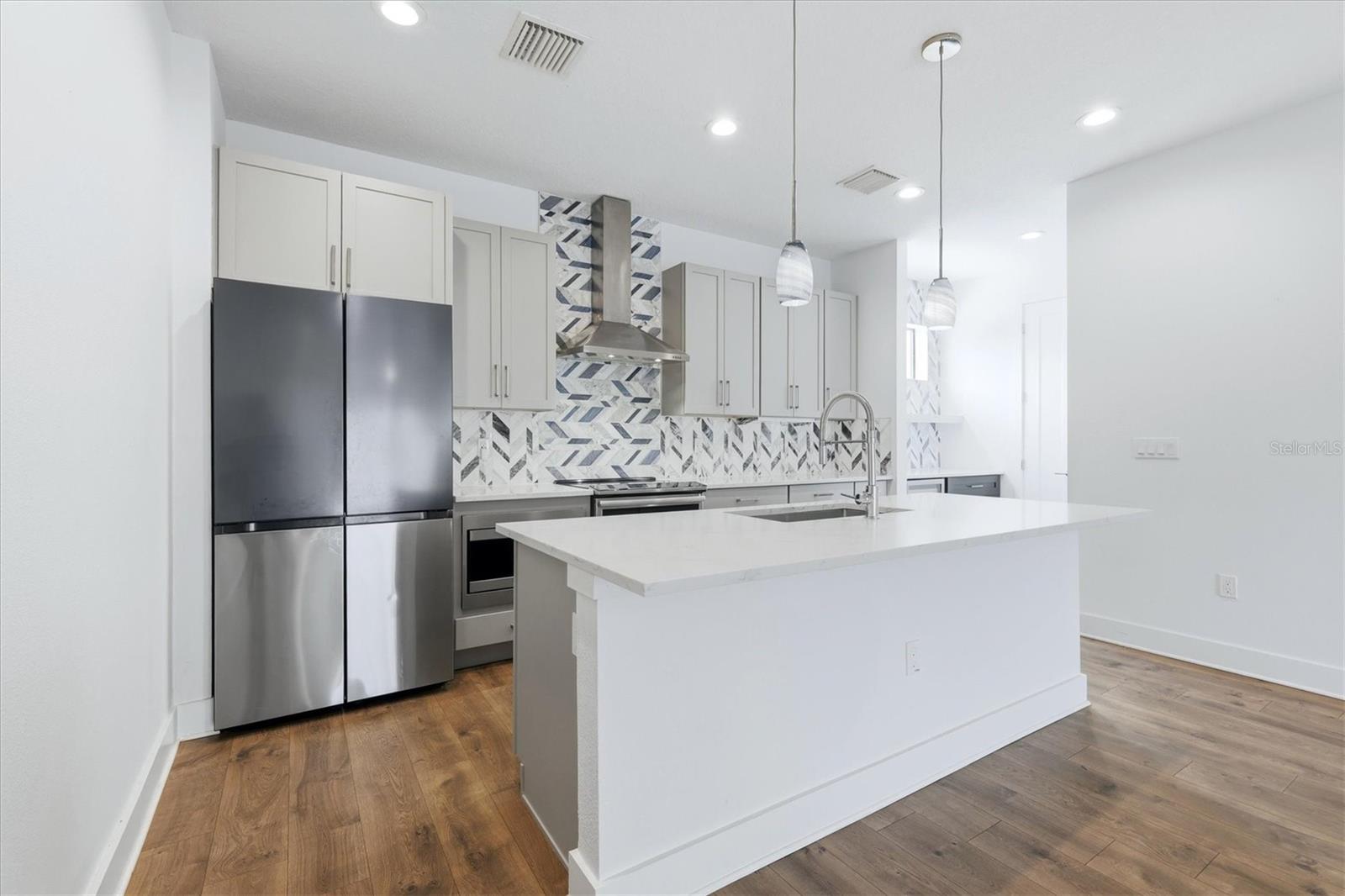 UPTOWN KENWOOD - Residential