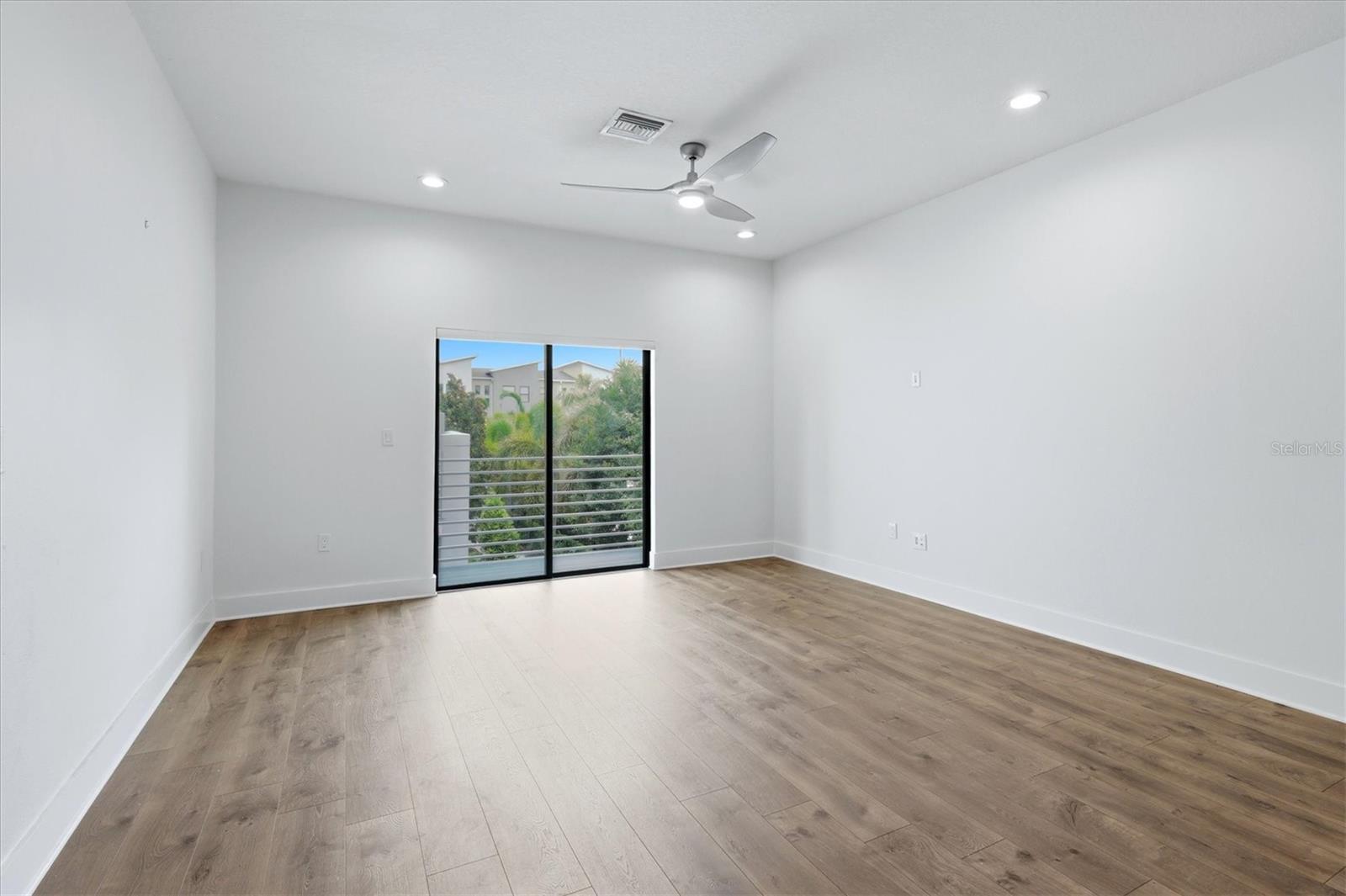UPTOWN KENWOOD - Residential