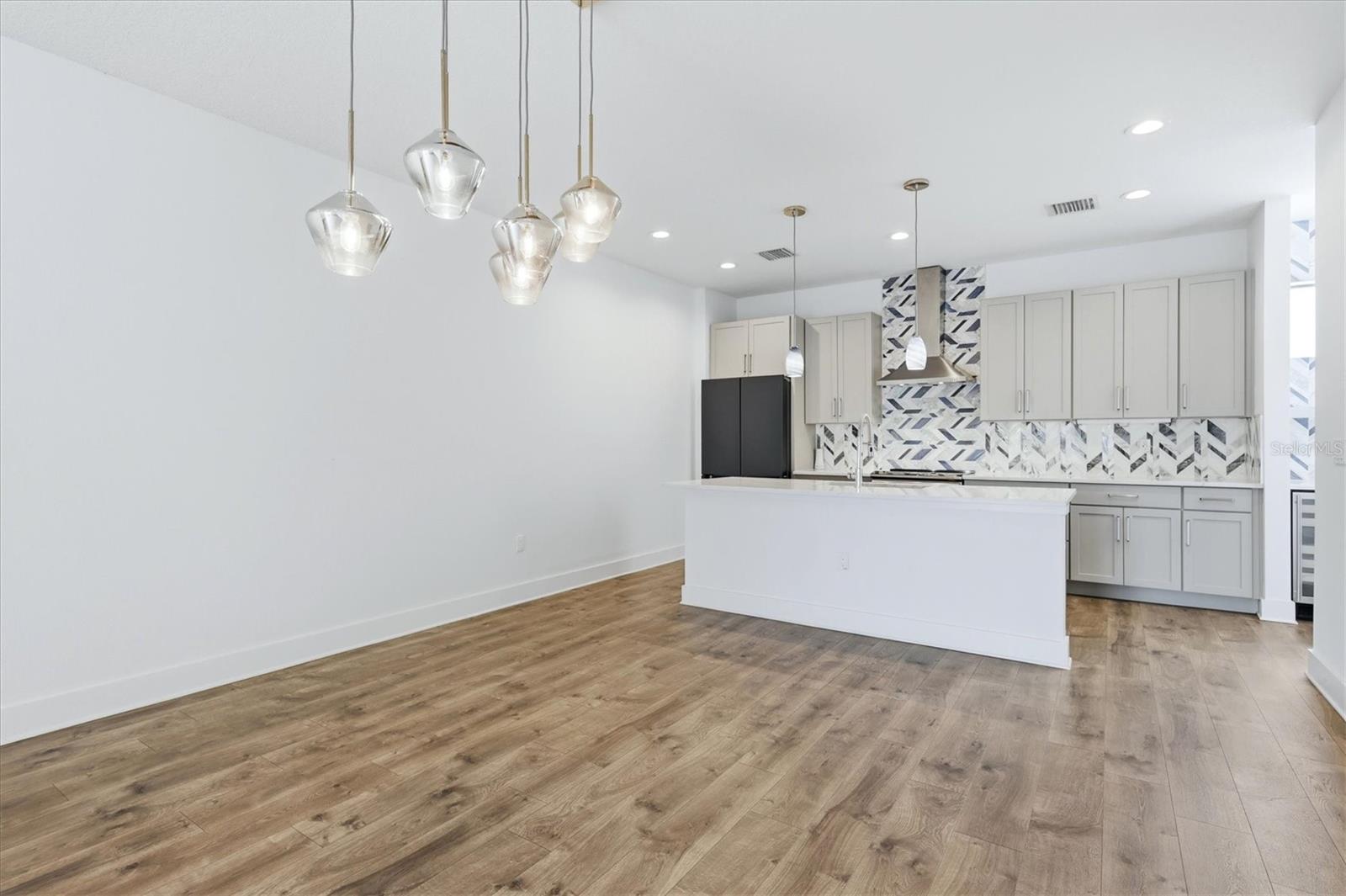 UPTOWN KENWOOD - Residential