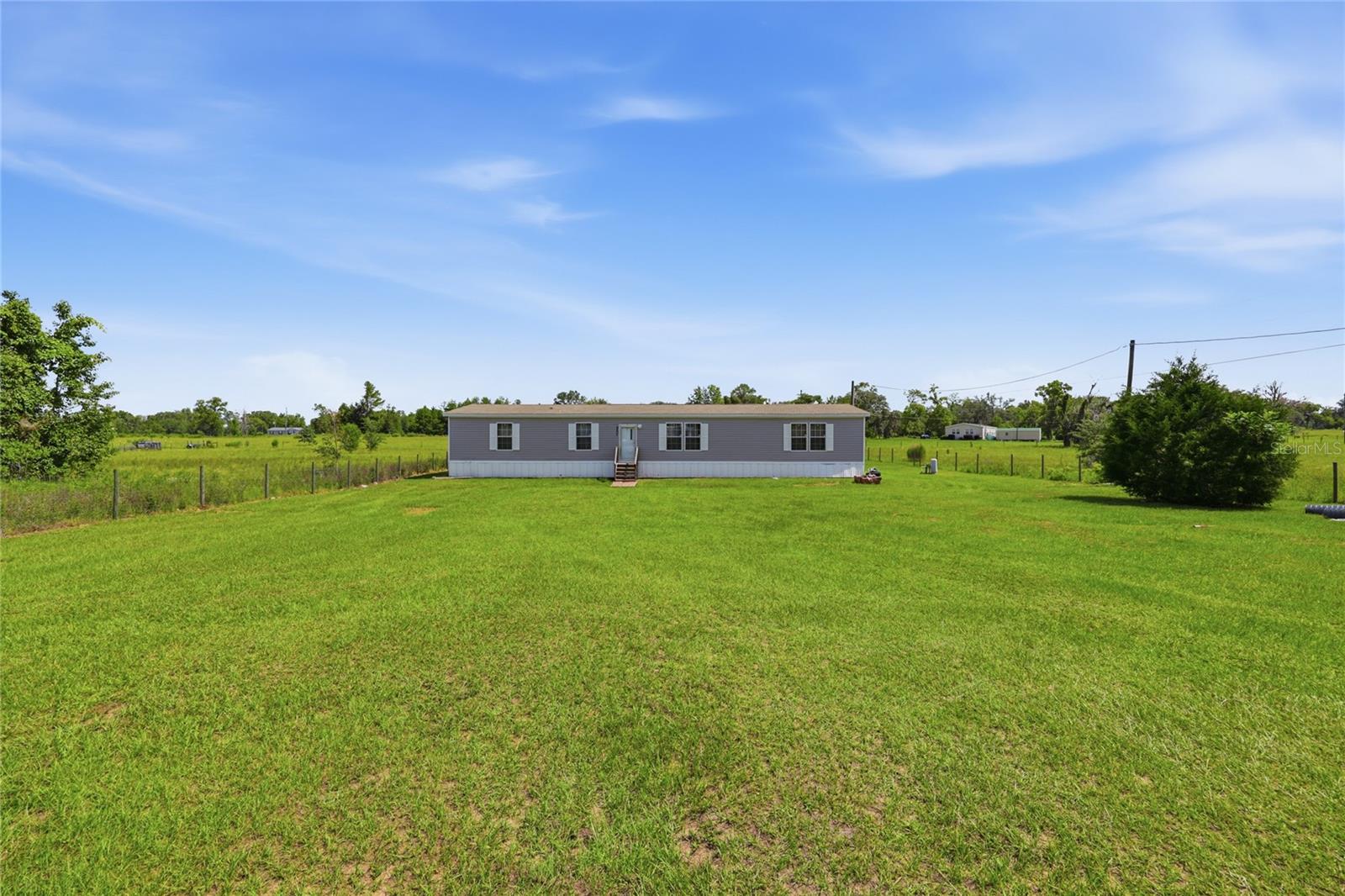 Looking for easy country living without the hassle? Welcome home! This beautifully maintained 2021 manufactured home offers 5 bedrooms, 3 bathrooms, and sits on just over an acre, giving you the perfect blend of space, comfort, and privacy.

Enjoy the peace of country living while staying just a short drive from Gainesville and the conveniences of Marion County. Whether you're gathering with family, gardening, or simply unwinding after a long day, you'll love the expansive backyard, breathtaking sunset views, and room to spread out. Experience the freedom of wide-open spaces without sacrificing access to shopping, dining, schools, and everyday amenities. Offering exceptional value, this home is your chance to own a private slice of paradise without breaking the bank. Affordable opportunities like this don't come along often—schedule your showing today!