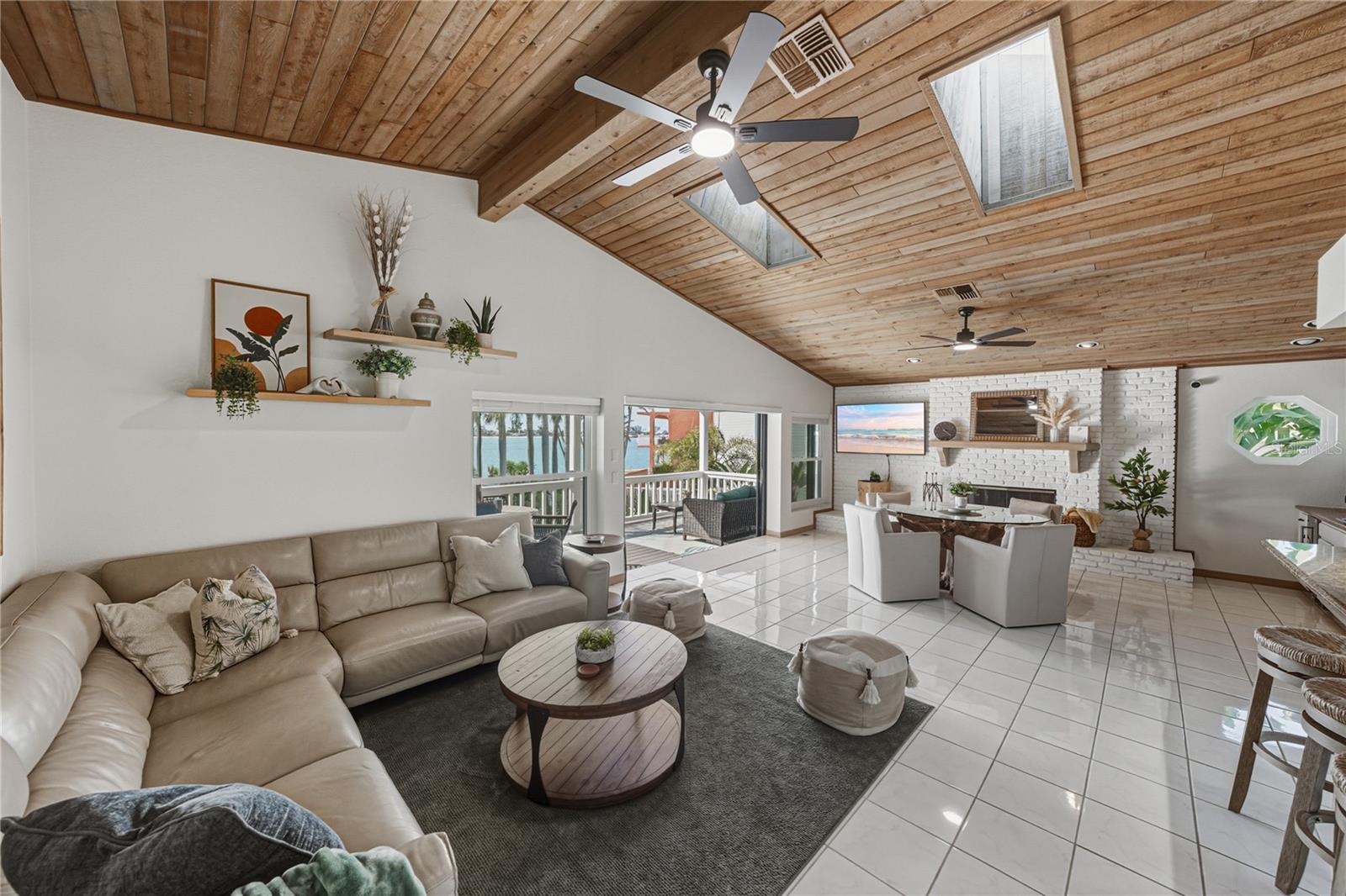 TIERRA VERDE UNIT 1 4TH REP - Residential
