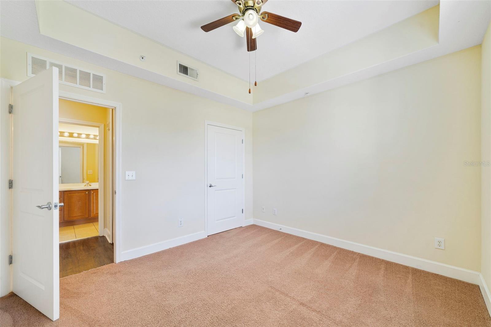 ARTISAN CLUB CONDO PH 2 - Residential