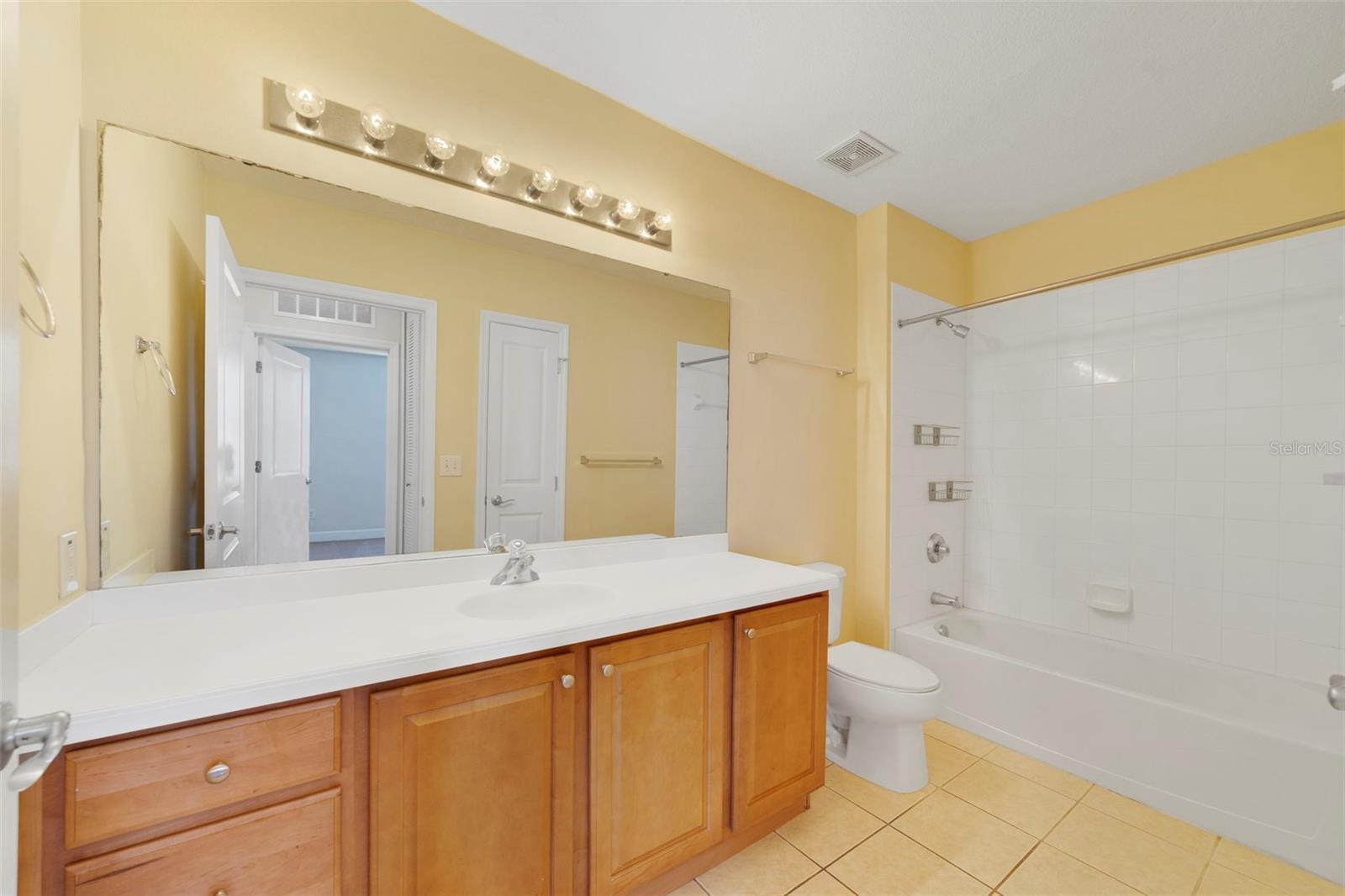 ARTISAN CLUB CONDO PH 2 - Residential