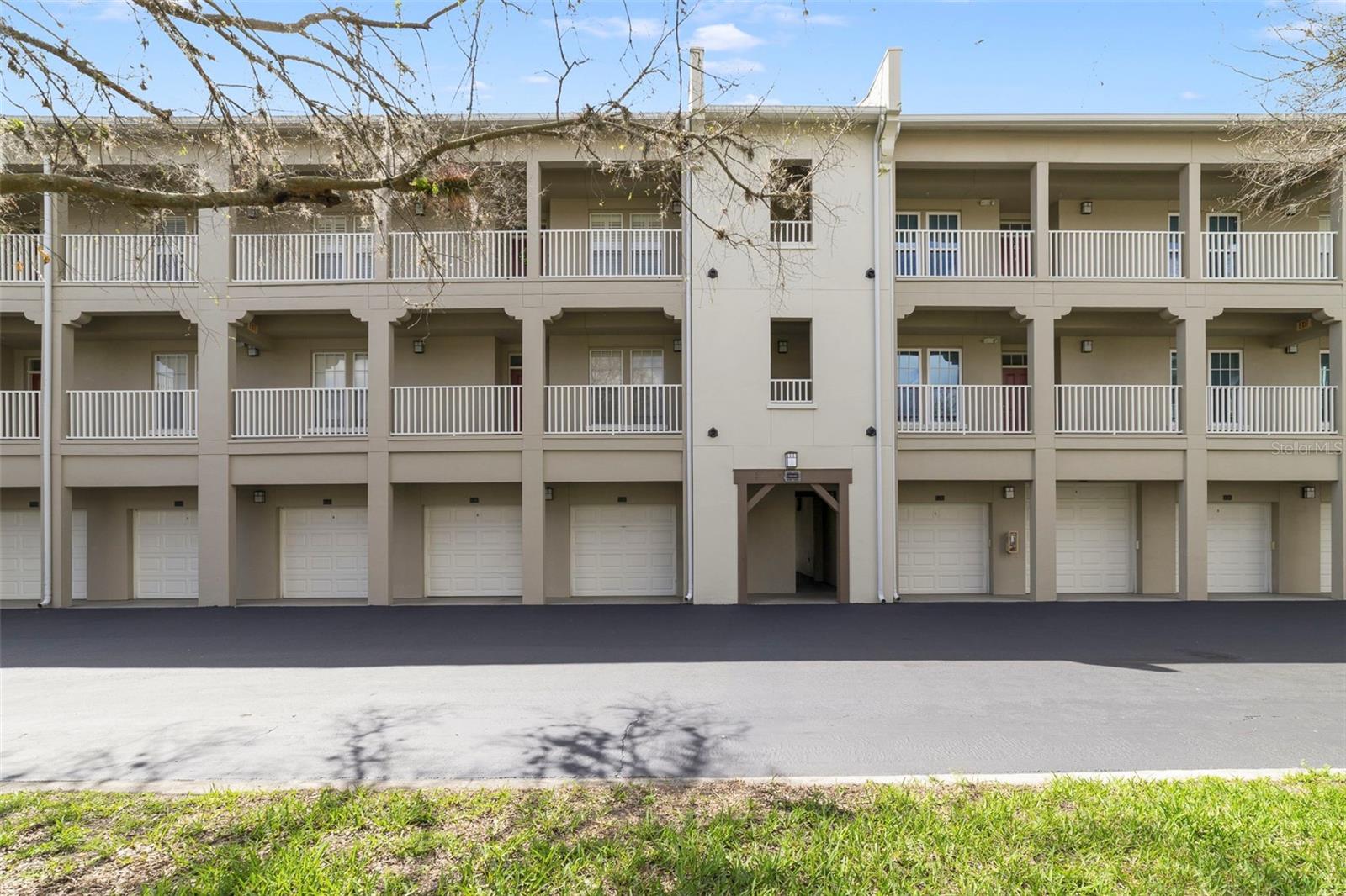 ARTISAN CLUB CONDO PH 2 - Residential
