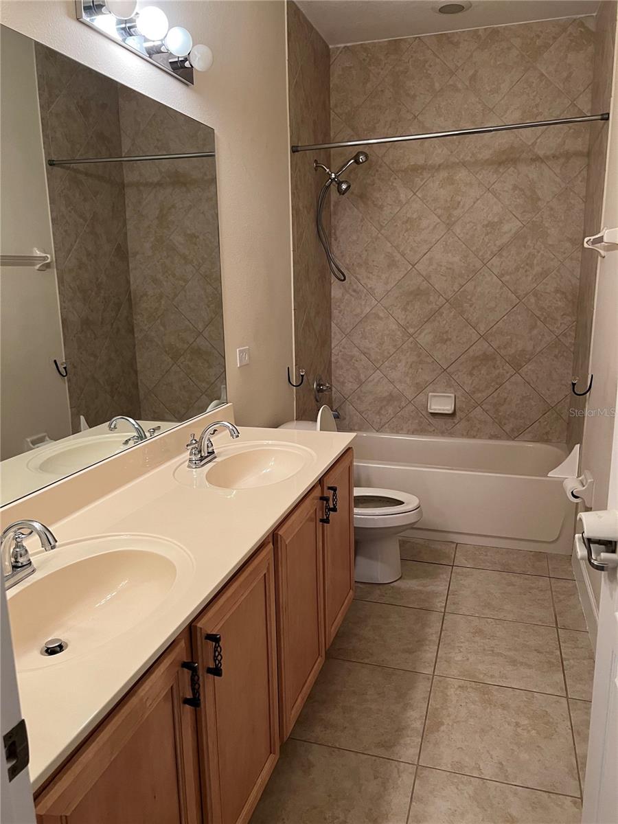 LIVE OAK RESERVE UNIT FOUR - Residential Lease
