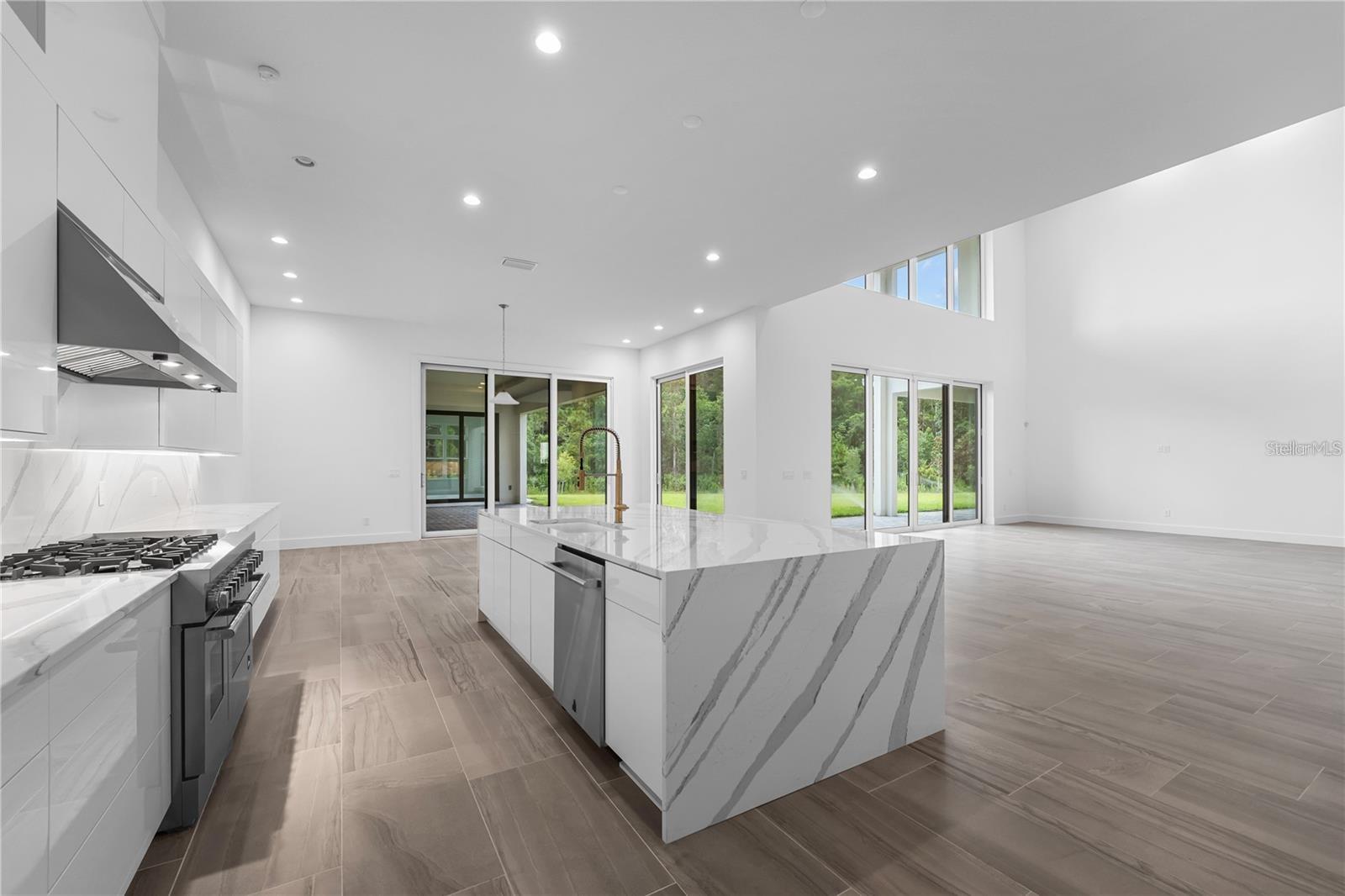 LAUREL POINTE PH 2 - Residential