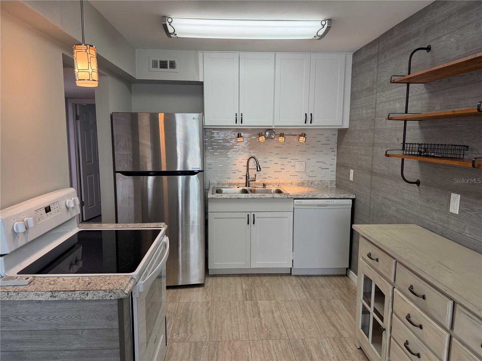 ASHWOOD CONDO - Residential Lease