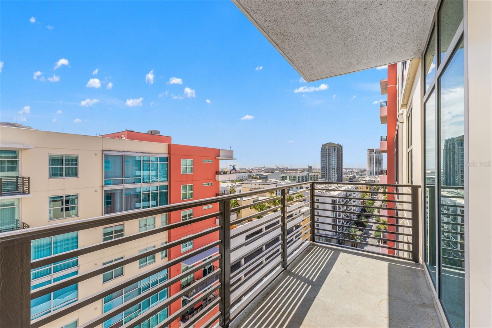 GRAND CENTRAL AT KENNEDY RESID - Residential