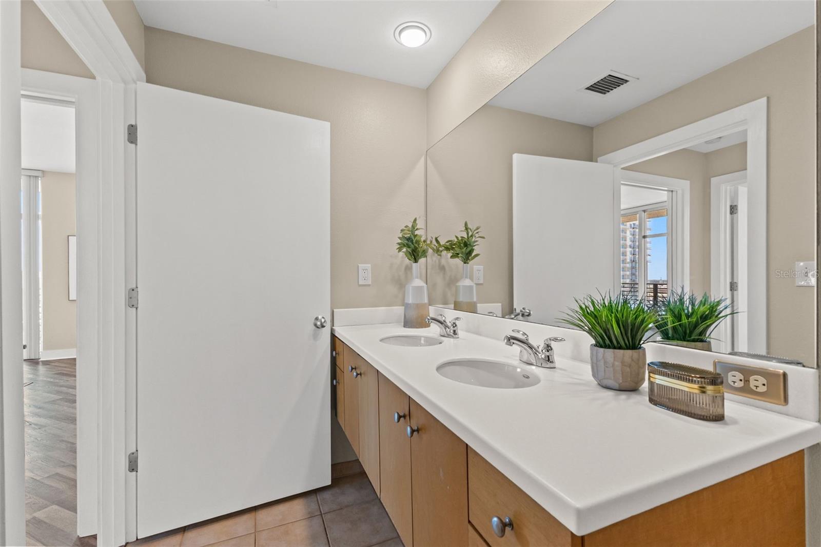 GRAND CENTRAL AT KENNEDY RESID - Residential