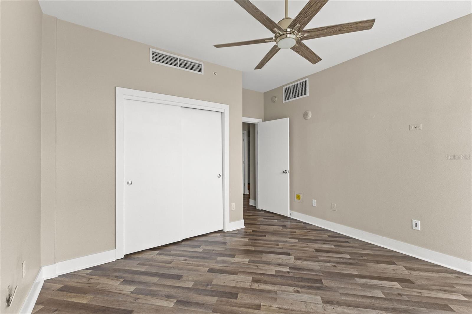 GRAND CENTRAL AT KENNEDY RESID - Residential