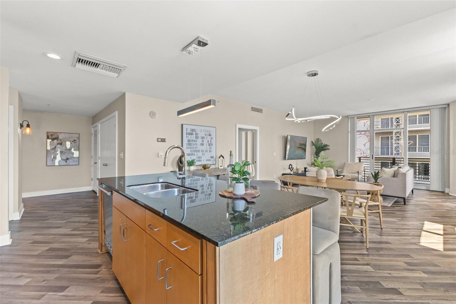 GRAND CENTRAL AT KENNEDY RESID - Residential
