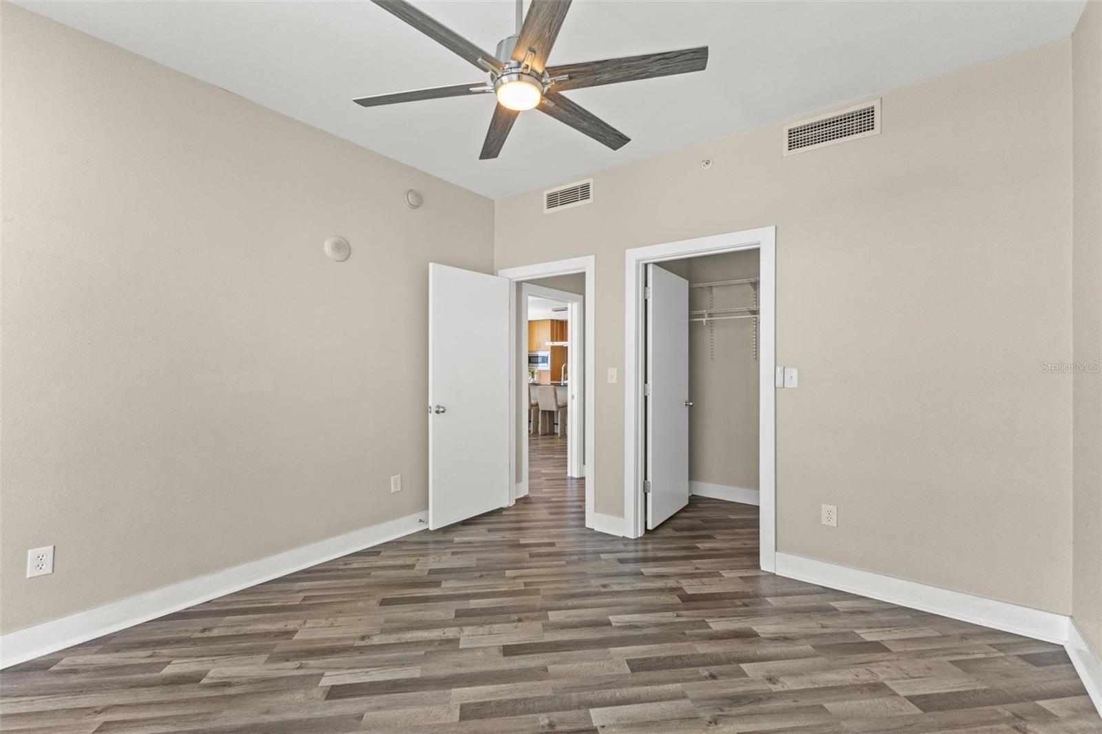 GRAND CENTRAL AT KENNEDY RESID - Residential