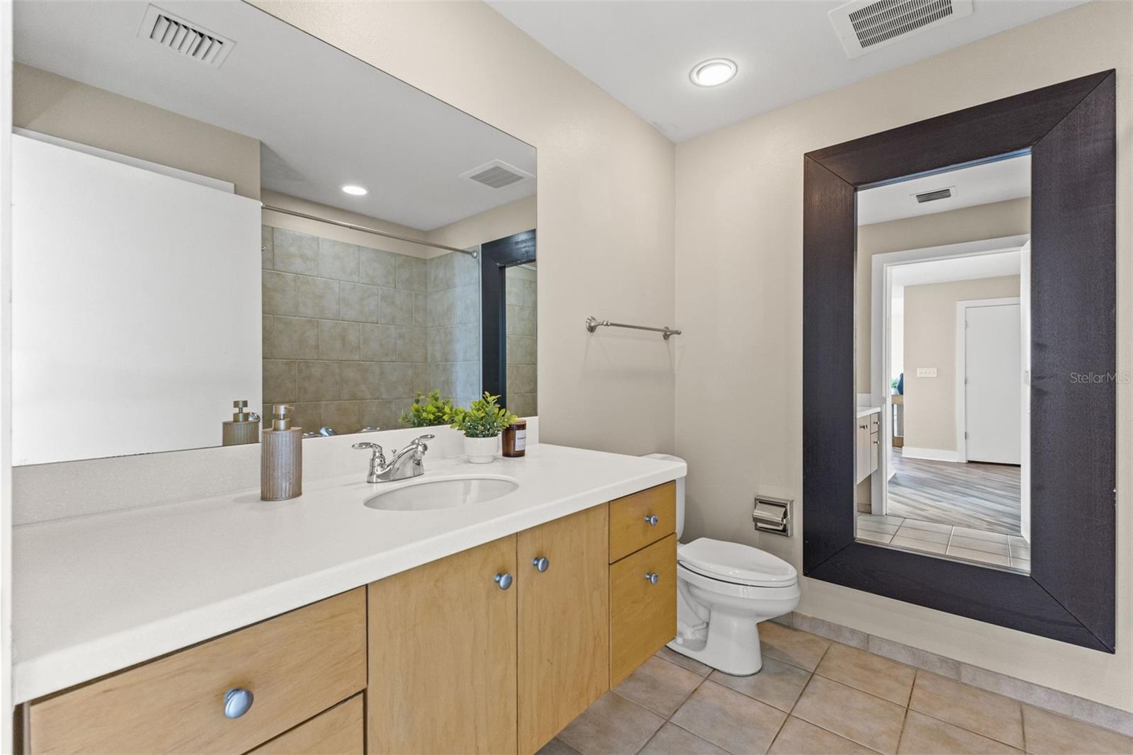 GRAND CENTRAL AT KENNEDY RESID - Residential