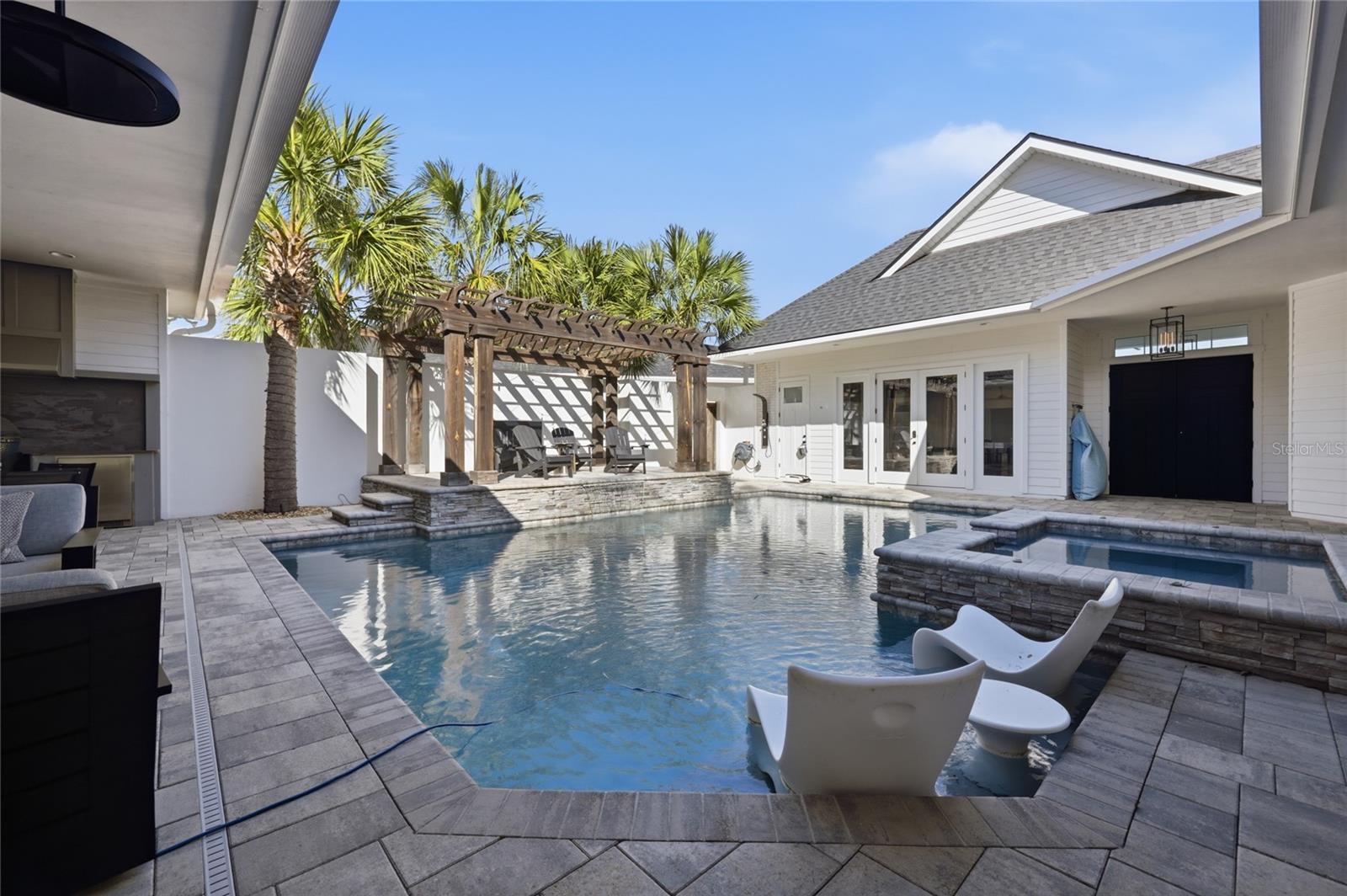 GLORIAS WAY - Residential