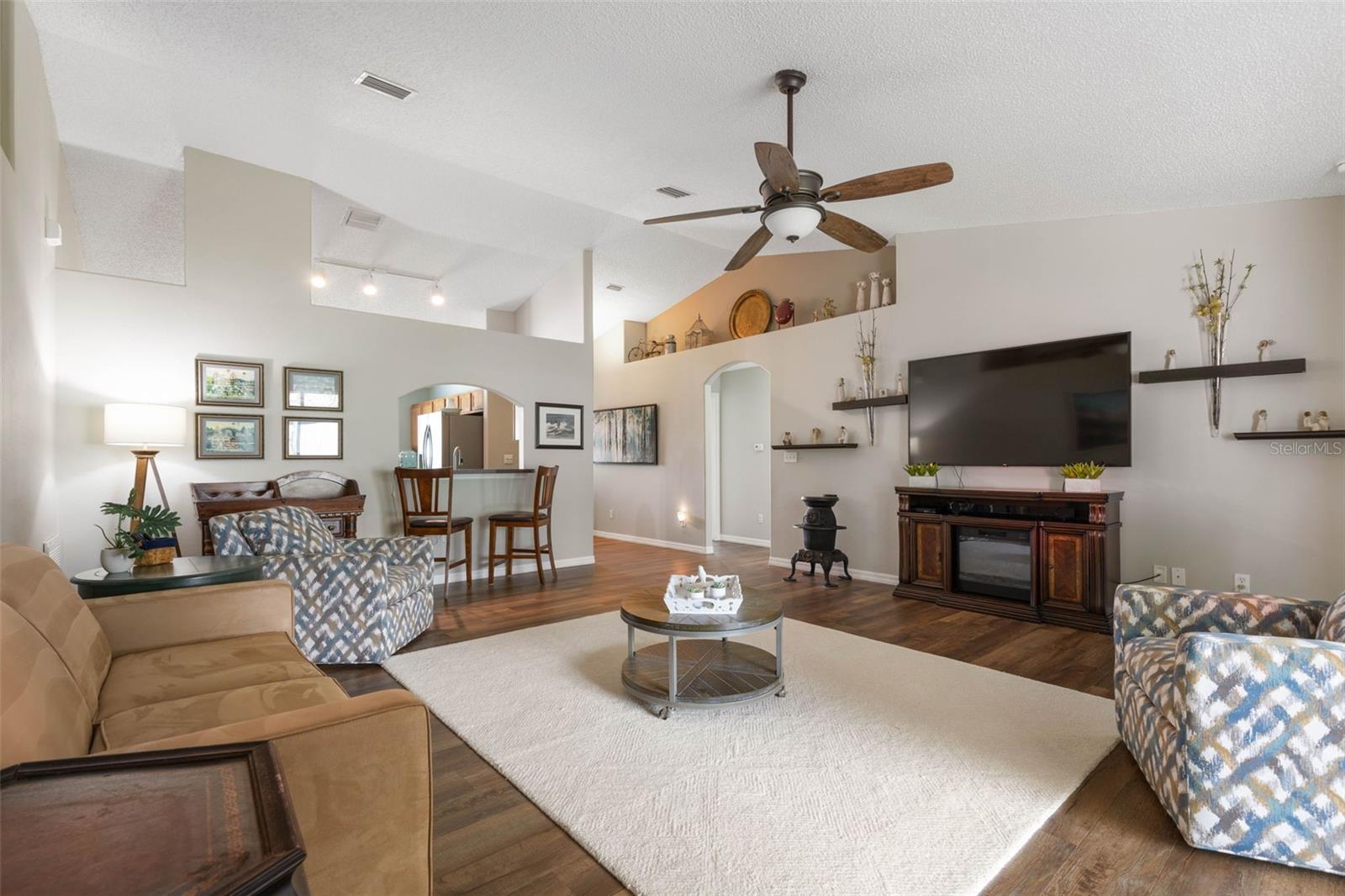 PINE GROVE - Residential