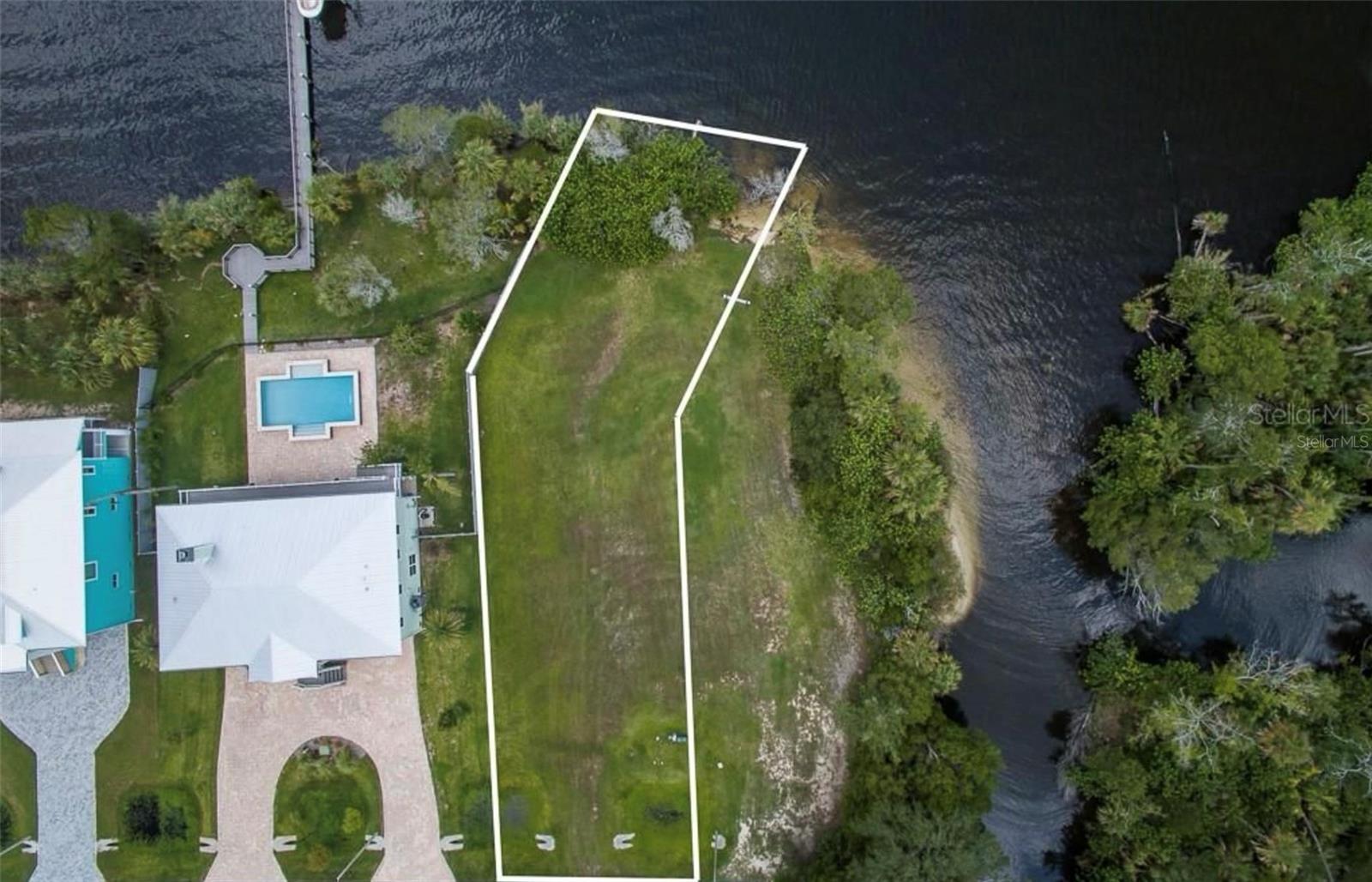 Absolutely stunning WATERFRONT LOT directly on the beautiful Homasassa River. Buildable lots on OPEN WATER are a rare enough, but a buildable lot in a private GATED, small community with direct access to the river AND a DOCK ALLOWANCE for the buyer makes this lot an opportunity you can't miss. Located in Cherokee Trace with less than ten homes, this MILLIONAIRE'S ROW lot is ready for your build. Exclusive, gated, and yet GOLF CART friendly with quick and easy access to Old Homasassa. The Freezer, Shed, Florida Cracker Kitchen and Monkey Bar are walking distance.