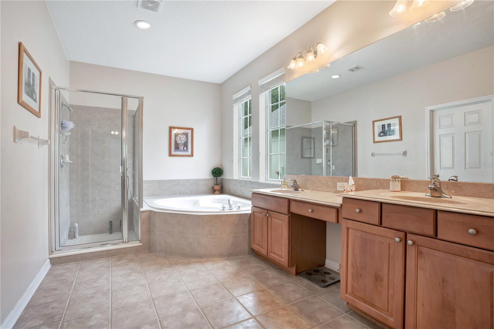 KEENES POINTE - Residential