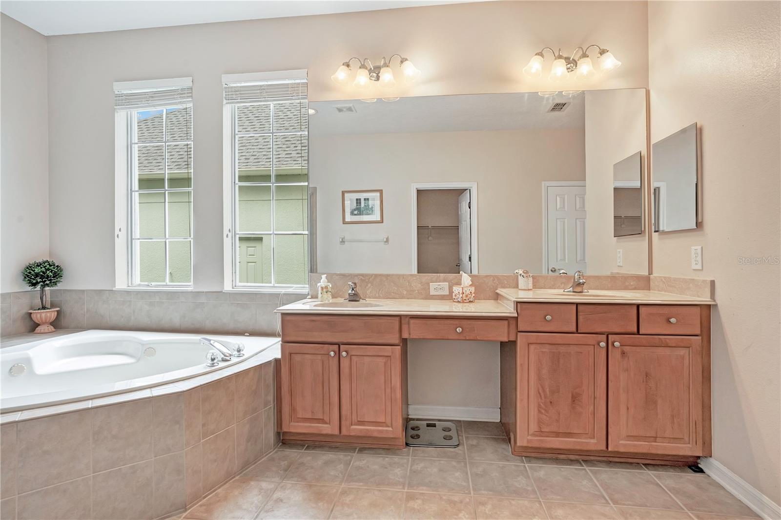 KEENES POINTE - Residential