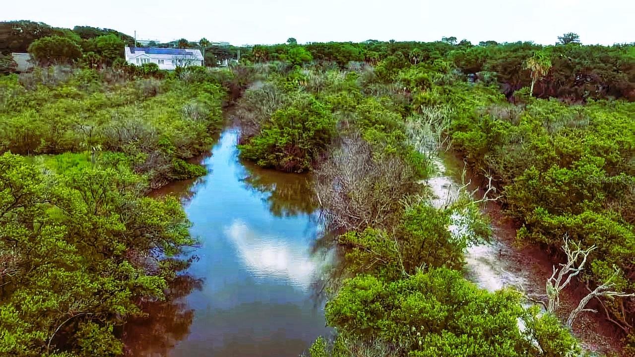 BROWN - Land