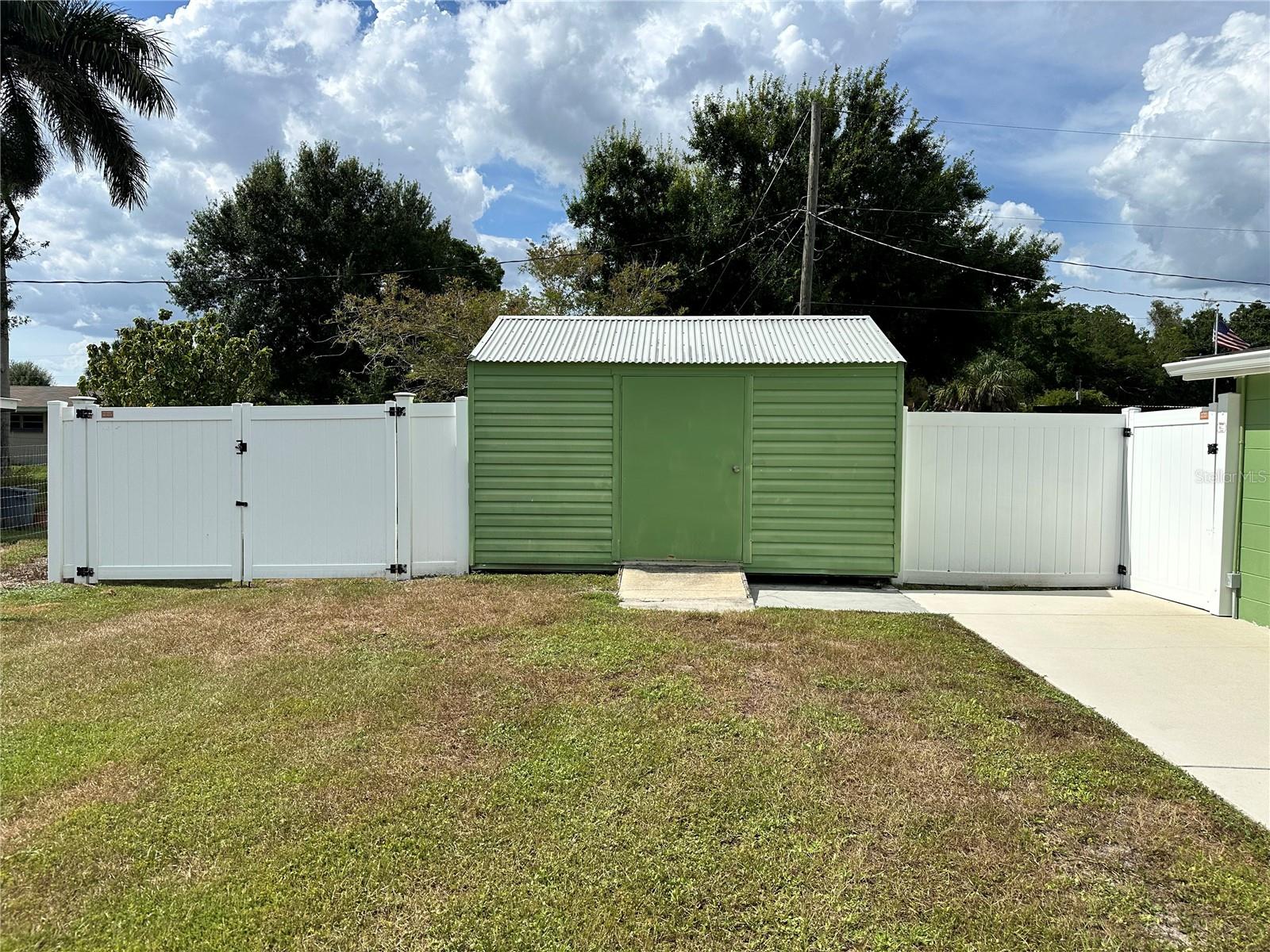 PINECREST - Residential