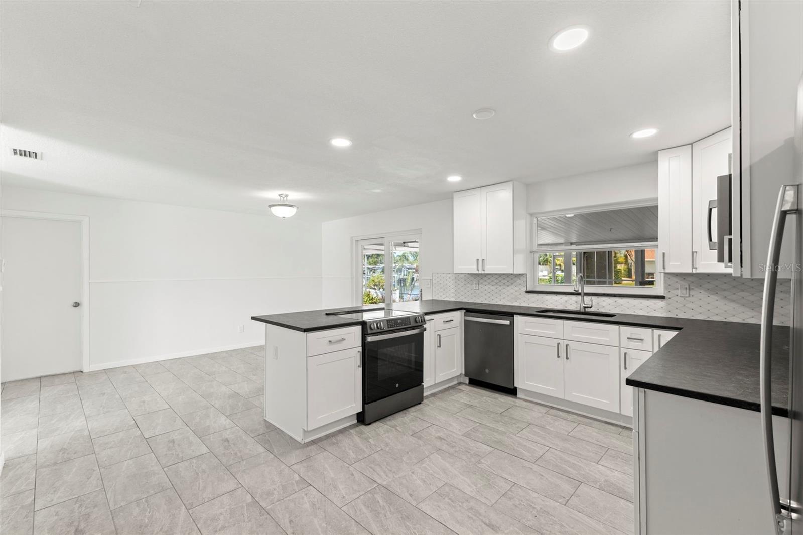 WATERWAY ESTATES SEC 2 - Residential Lease