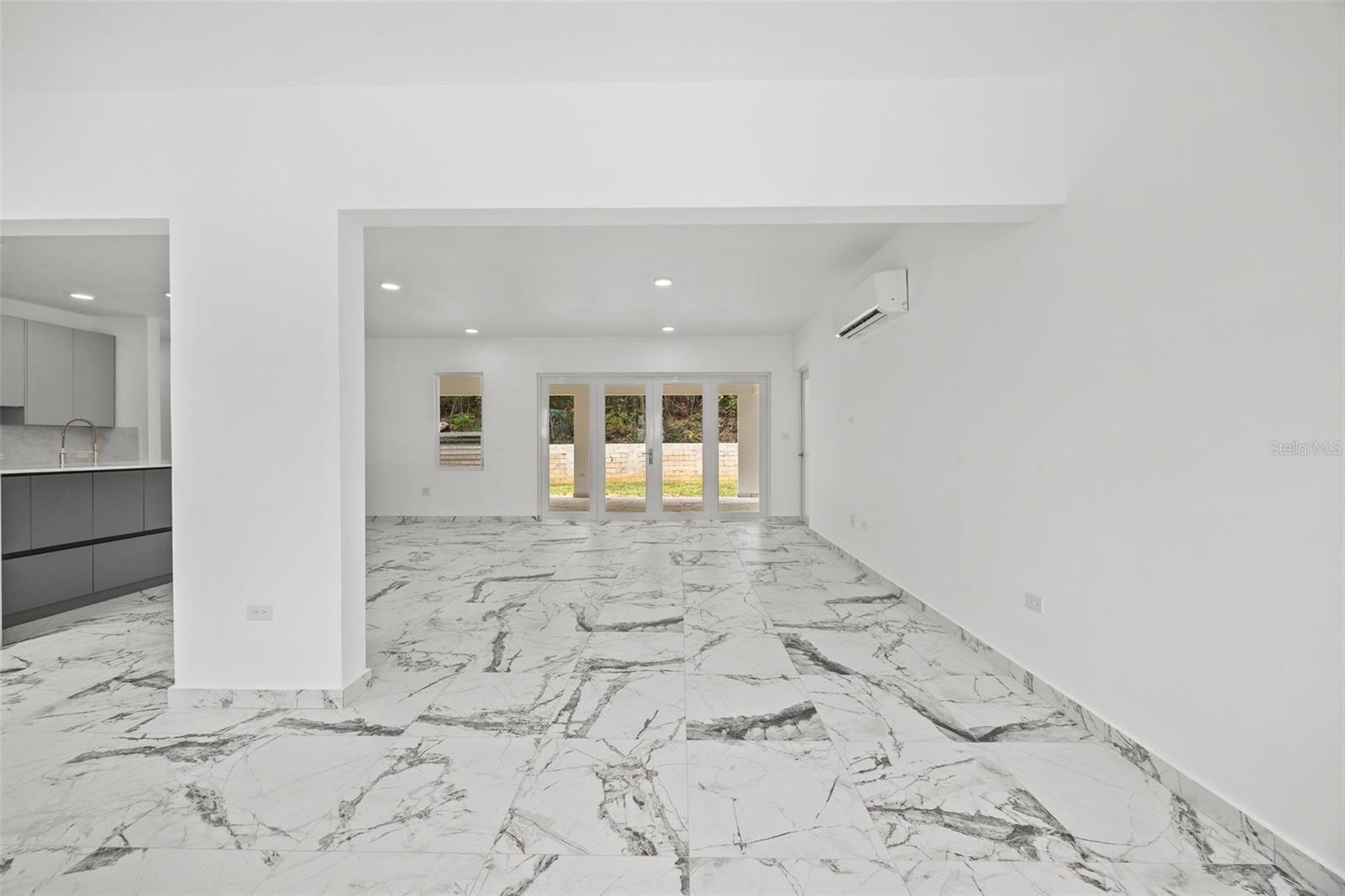 URB. VILLA ALEMERIA - Residential
