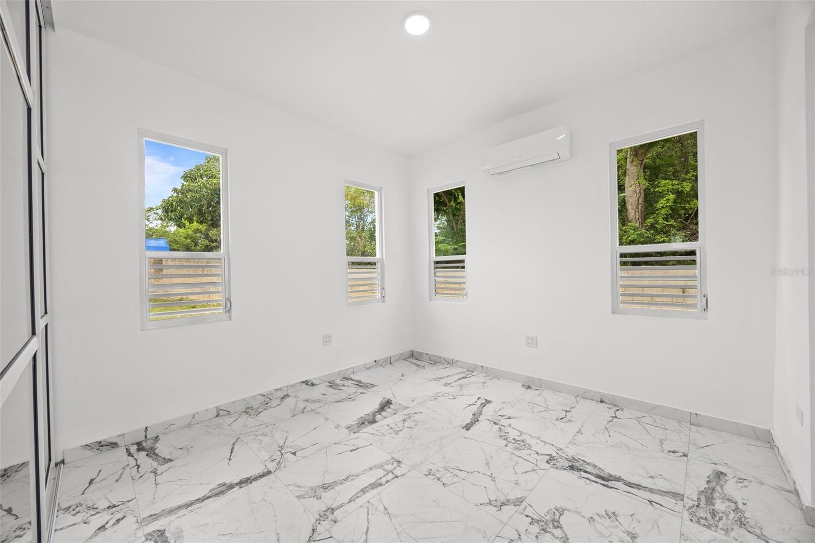 URB. VILLA ALEMERIA - Residential