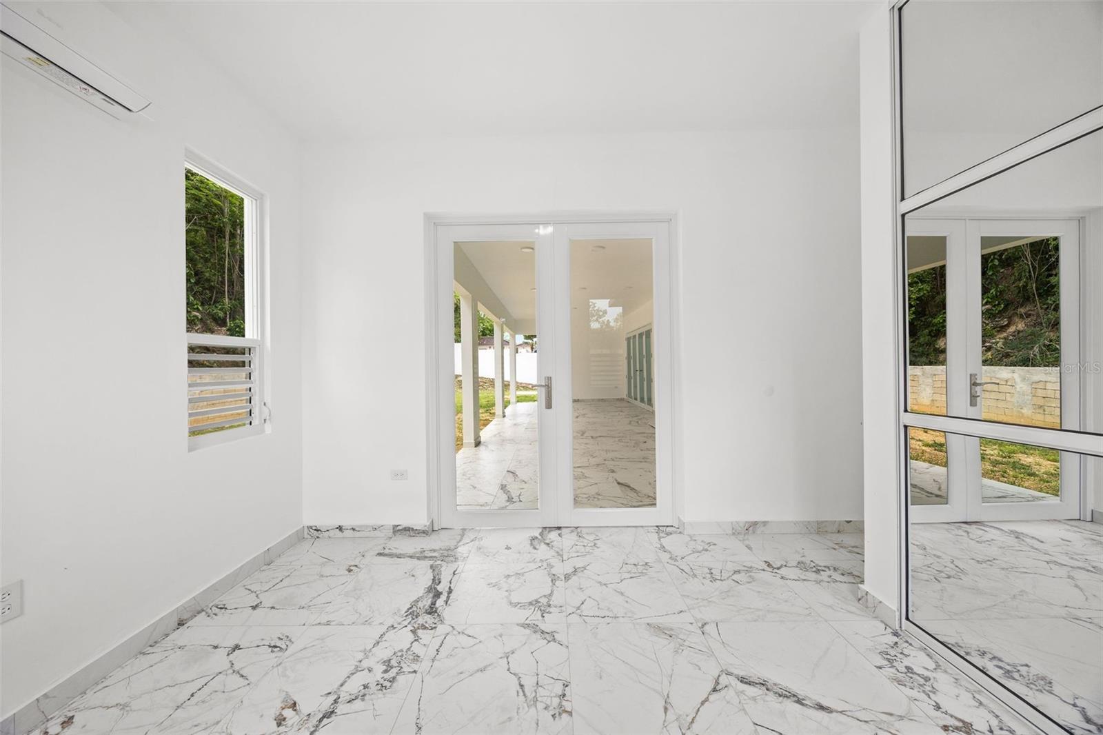 URB. VILLA ALEMERIA - Residential