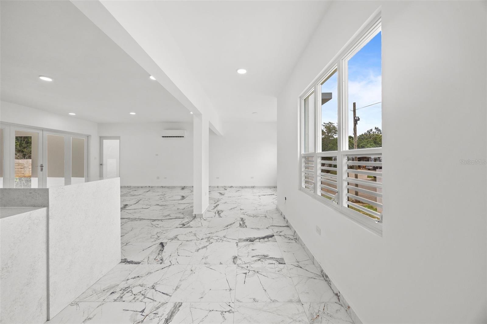 URB. VILLA ALEMERIA - Residential