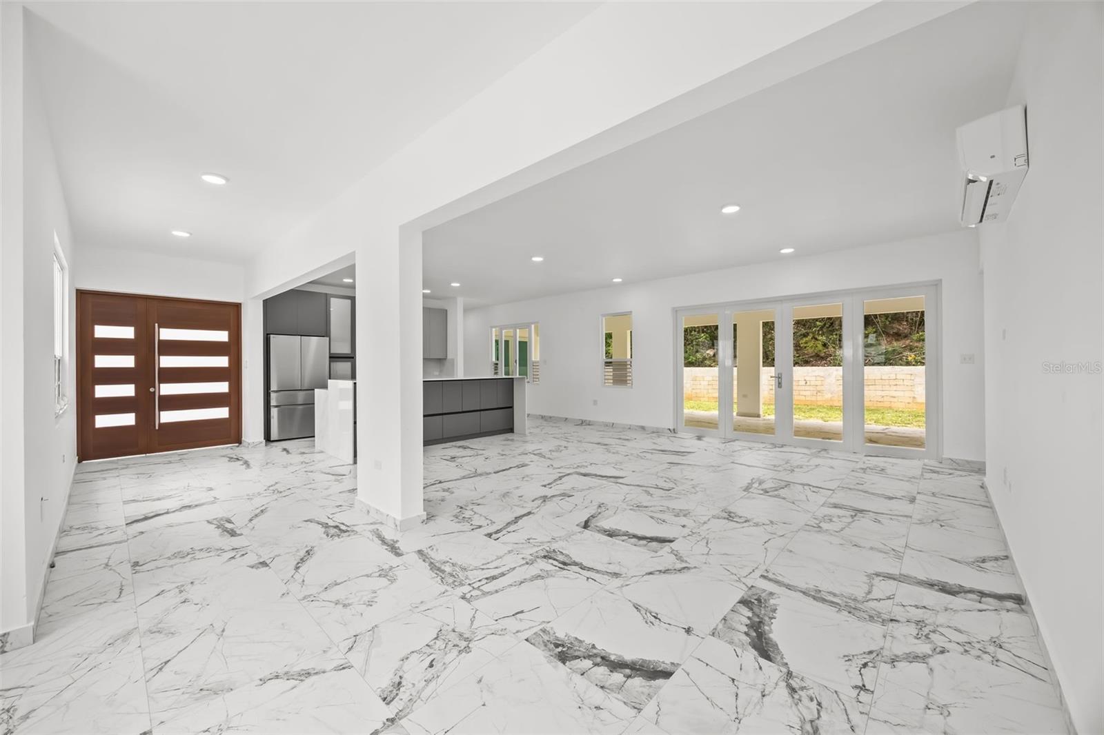 URB. VILLA ALEMERIA - Residential