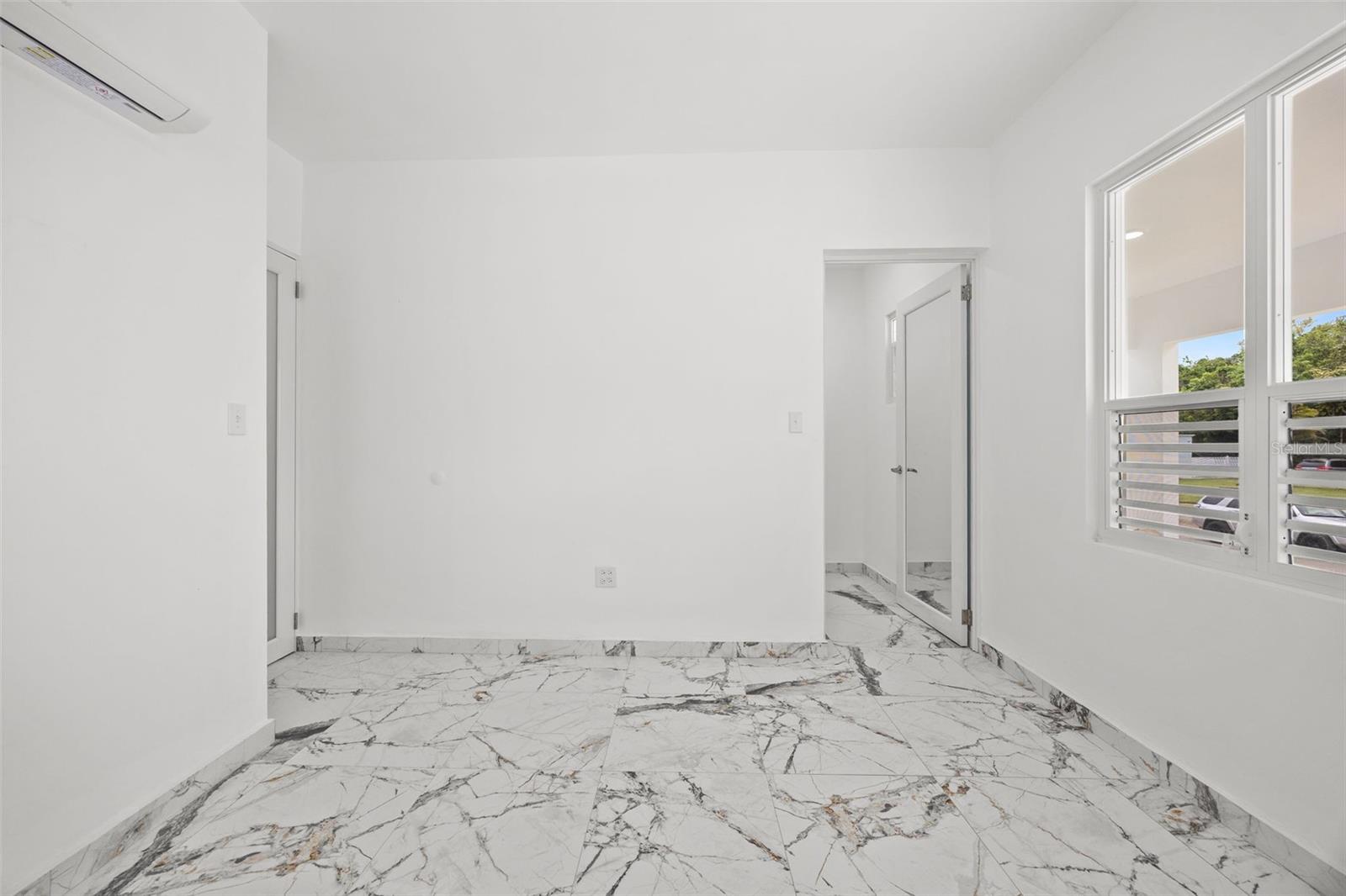 URB. VILLA ALEMERIA - Residential