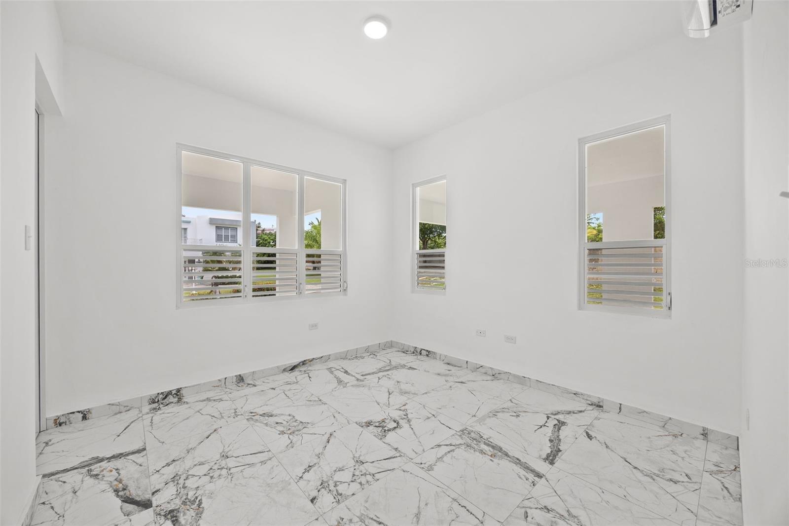 URB. VILLA ALEMERIA - Residential