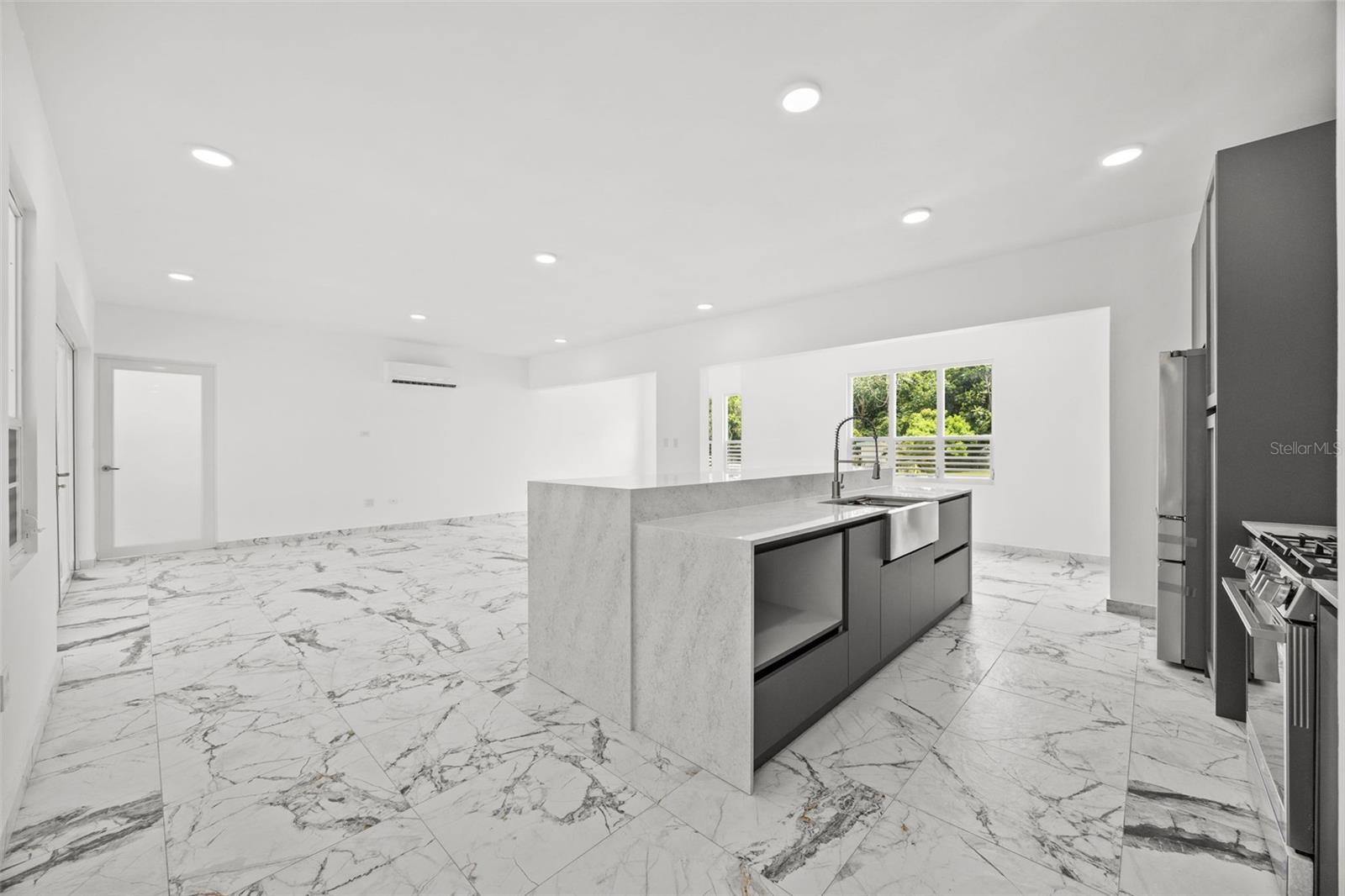 URB. VILLA ALEMERIA - Residential